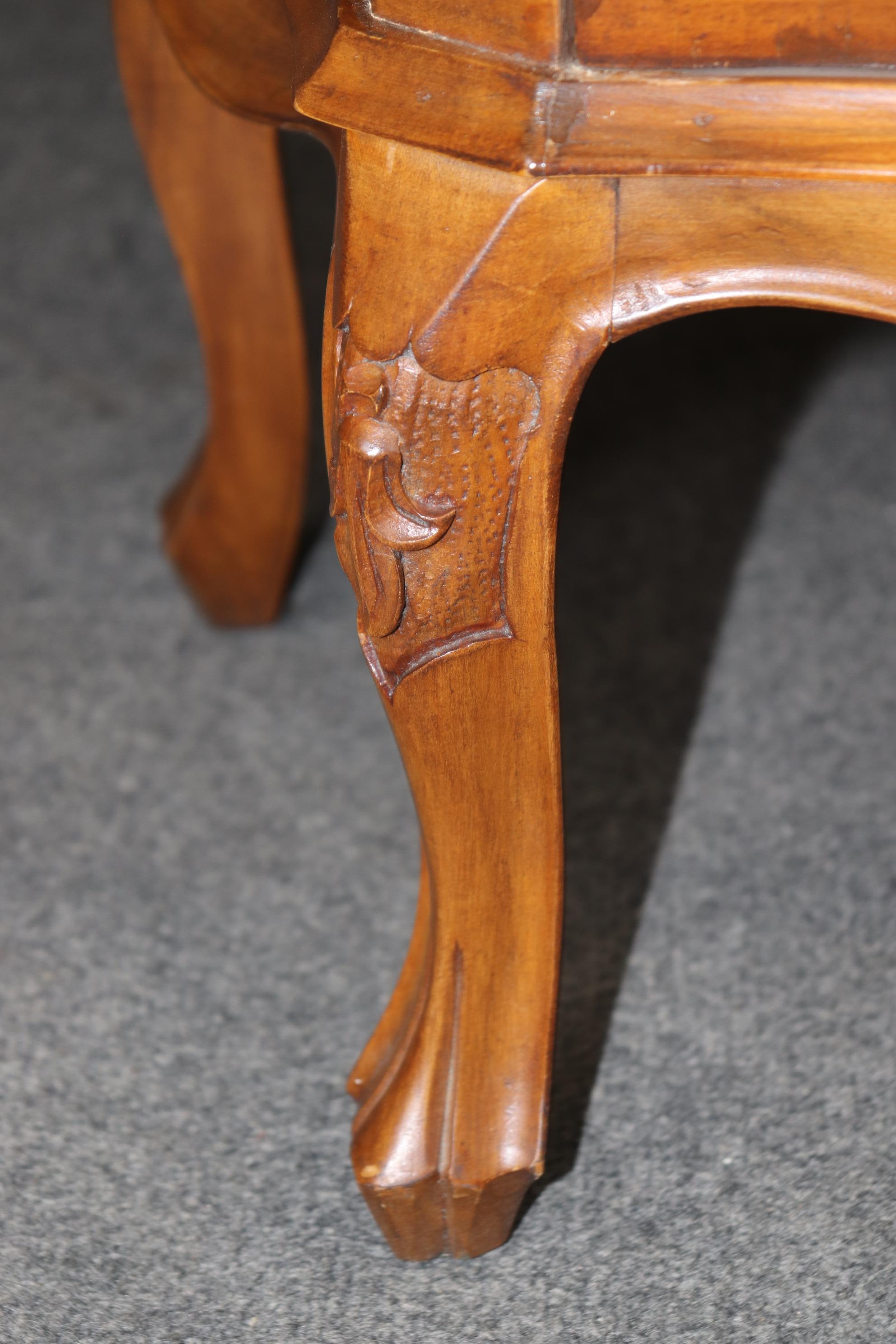 Fine Pair of Italian Venetian Olivewood Bombe Form Louis XV Style Nightstands 4