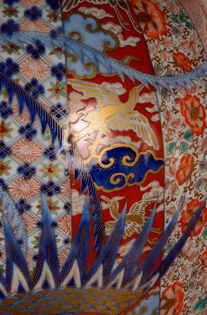 XIX secolo Raffinata coppia di vasi in porcellana giapponese Fukagawa, 1890 circa in vendita