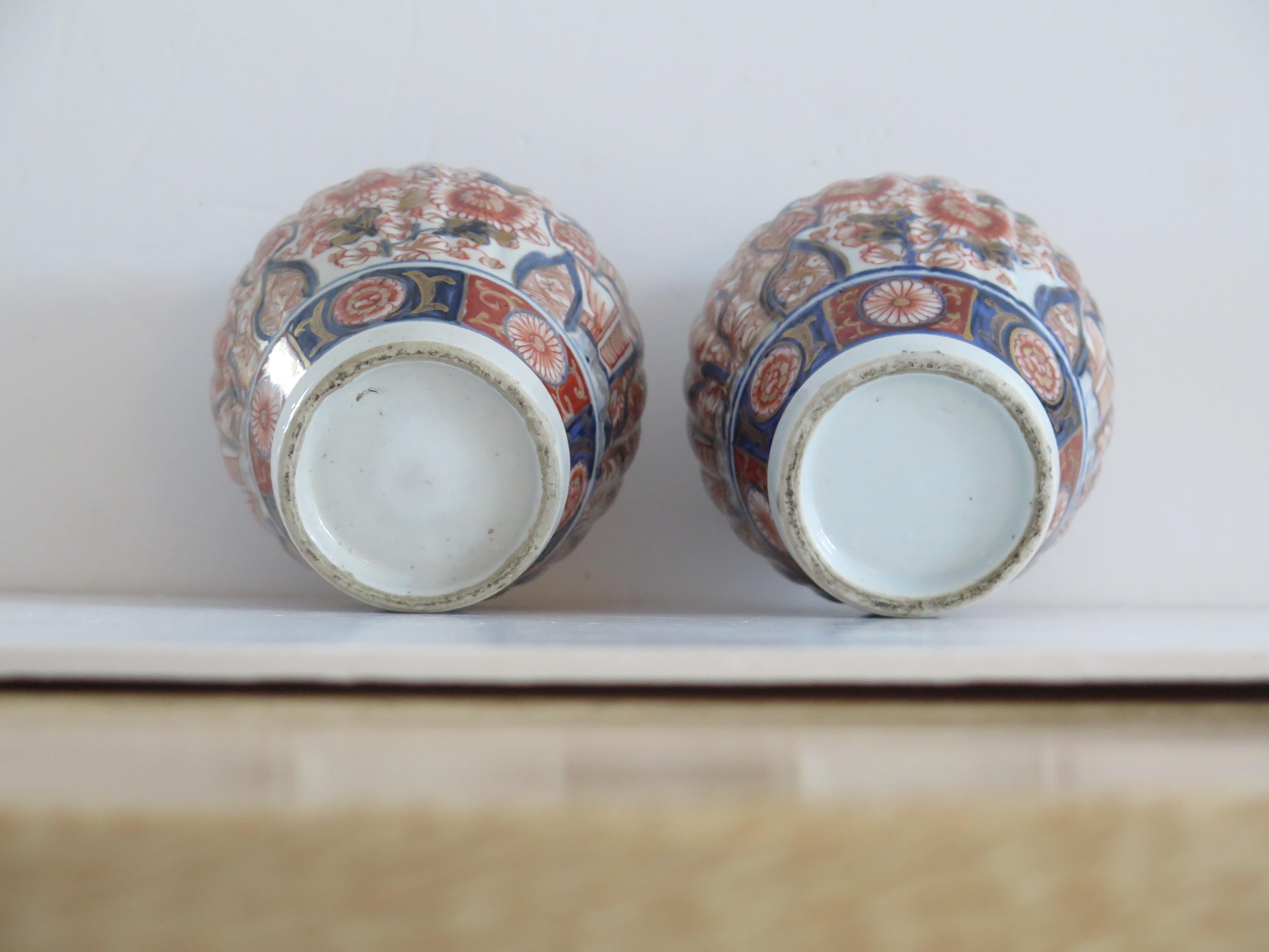 Pair Japanese Porcelain Lidded Vases Imari Hand Painted, Edo Period circa 1830 For Sale 3