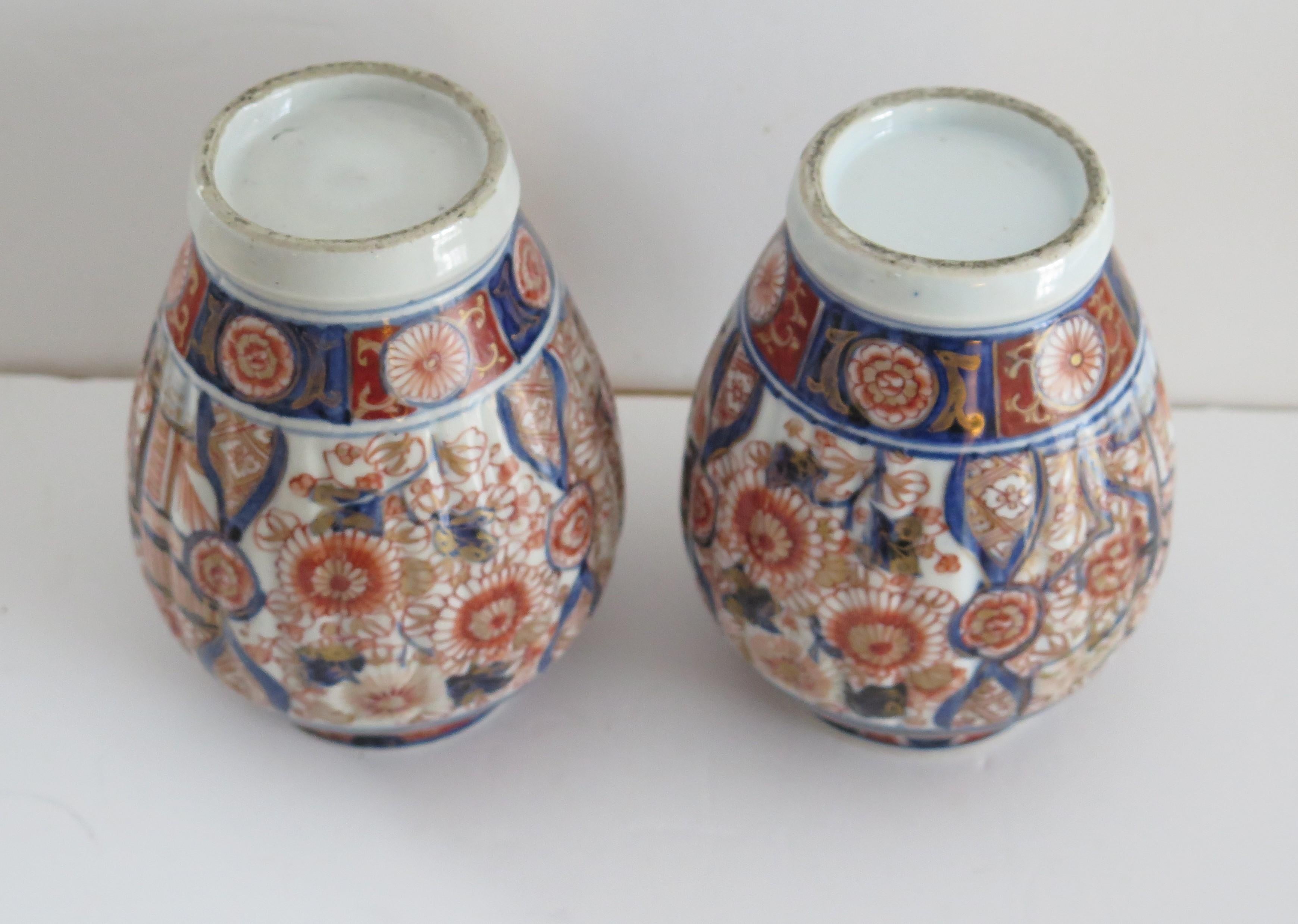 Pair Japanese Porcelain Lidded Vases Imari Hand Painted, Edo Period circa 1830 For Sale 5