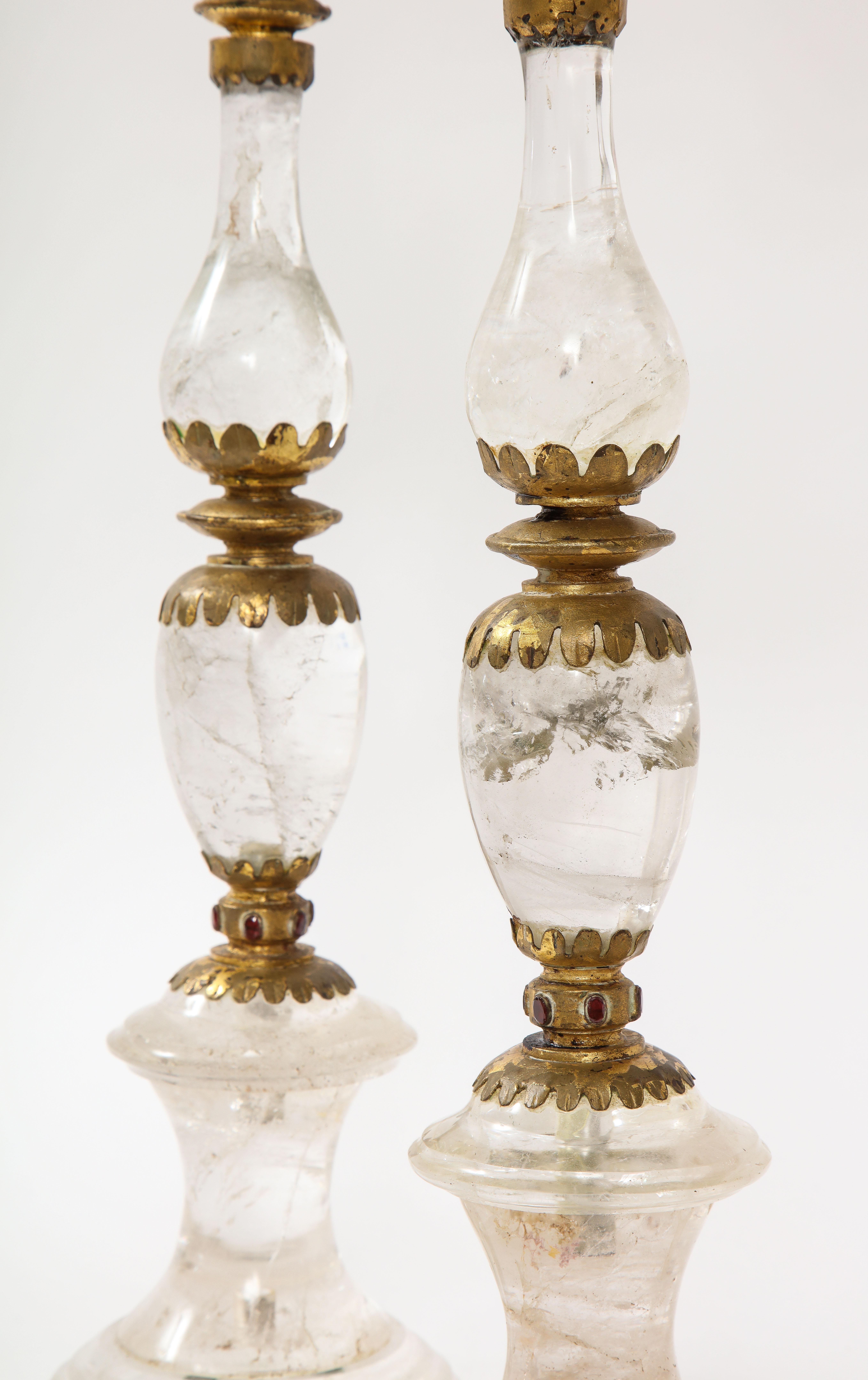 Paire de chandeliers Art Déco français en cristal de roche ornés de bijoux attribués à « Baguès » en vente 3