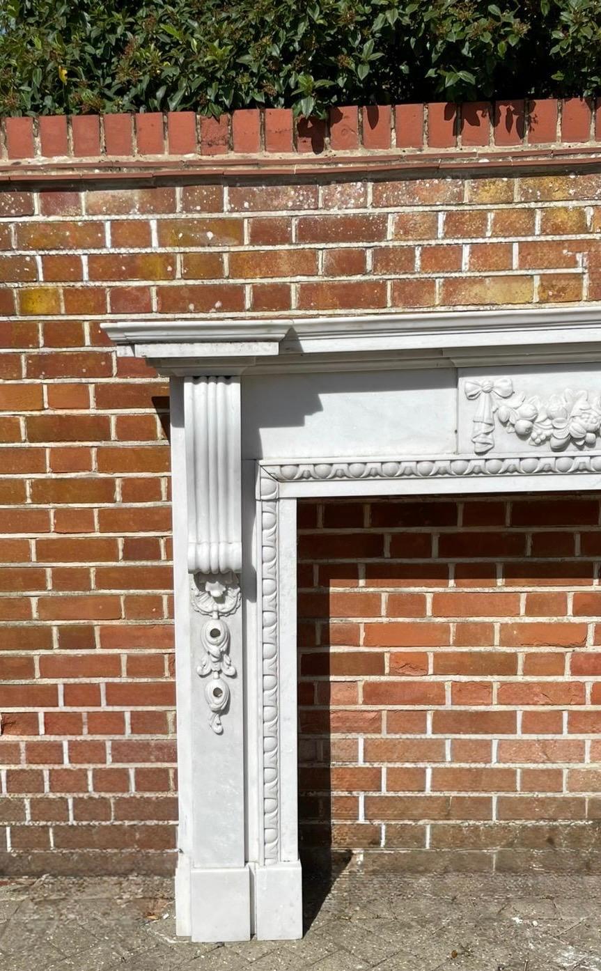 Fine Pair of Large Antique Edwardian Quality Carved White Marble Fireplaces For Sale 5