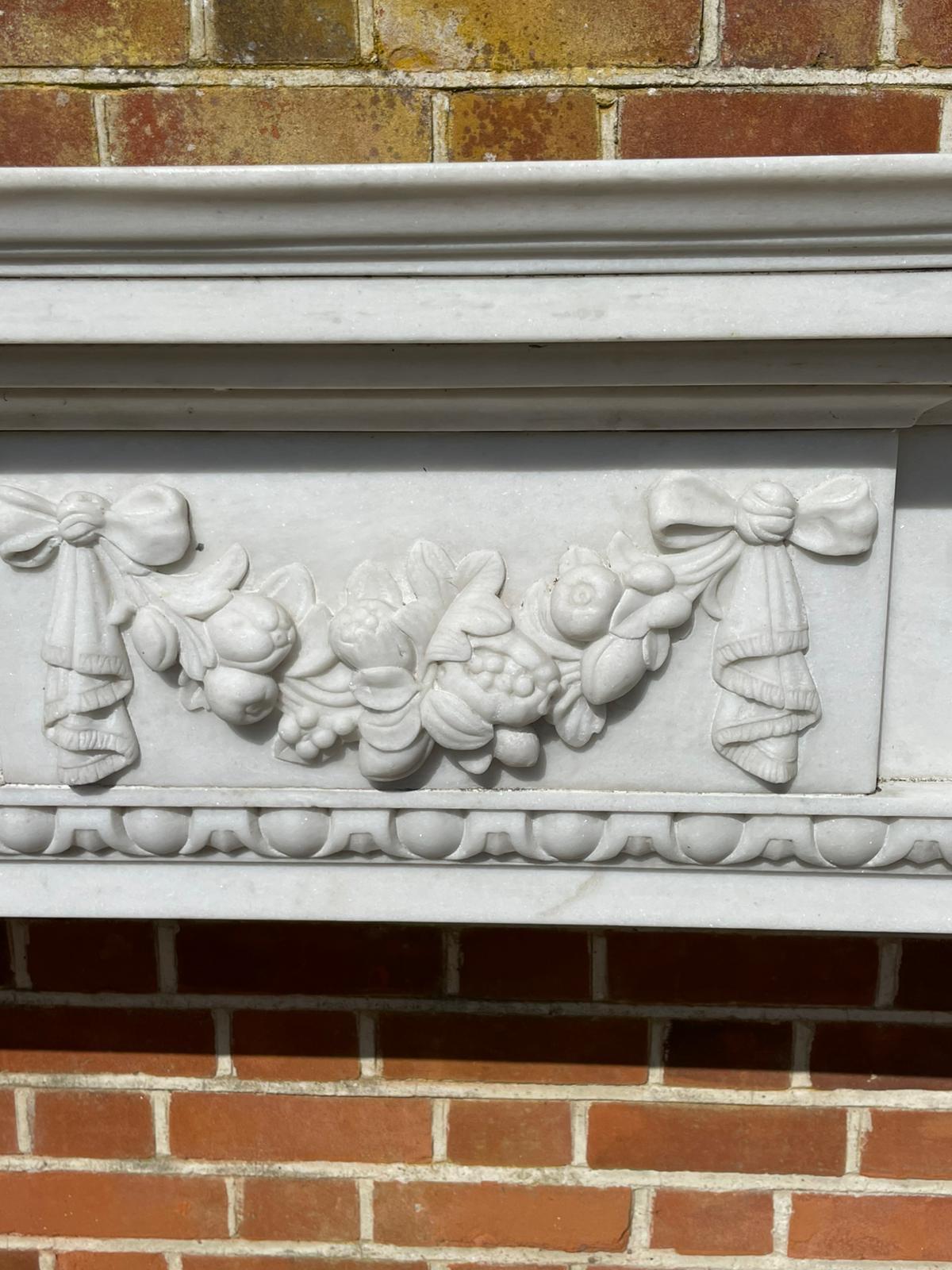 Fine Pair of Large Antique Edwardian Quality Carved White Marble Fireplaces In Good Condition For Sale In Suffolk, GB