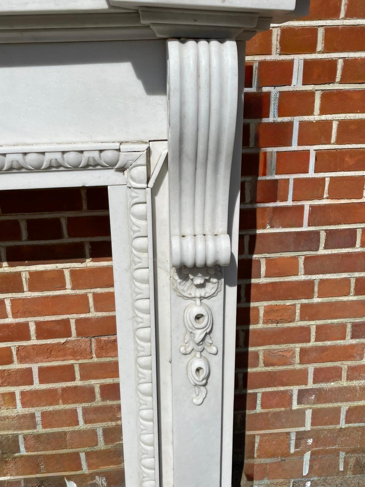 Fine Pair of Large Antique Edwardian Quality Carved White Marble Fireplaces For Sale 3
