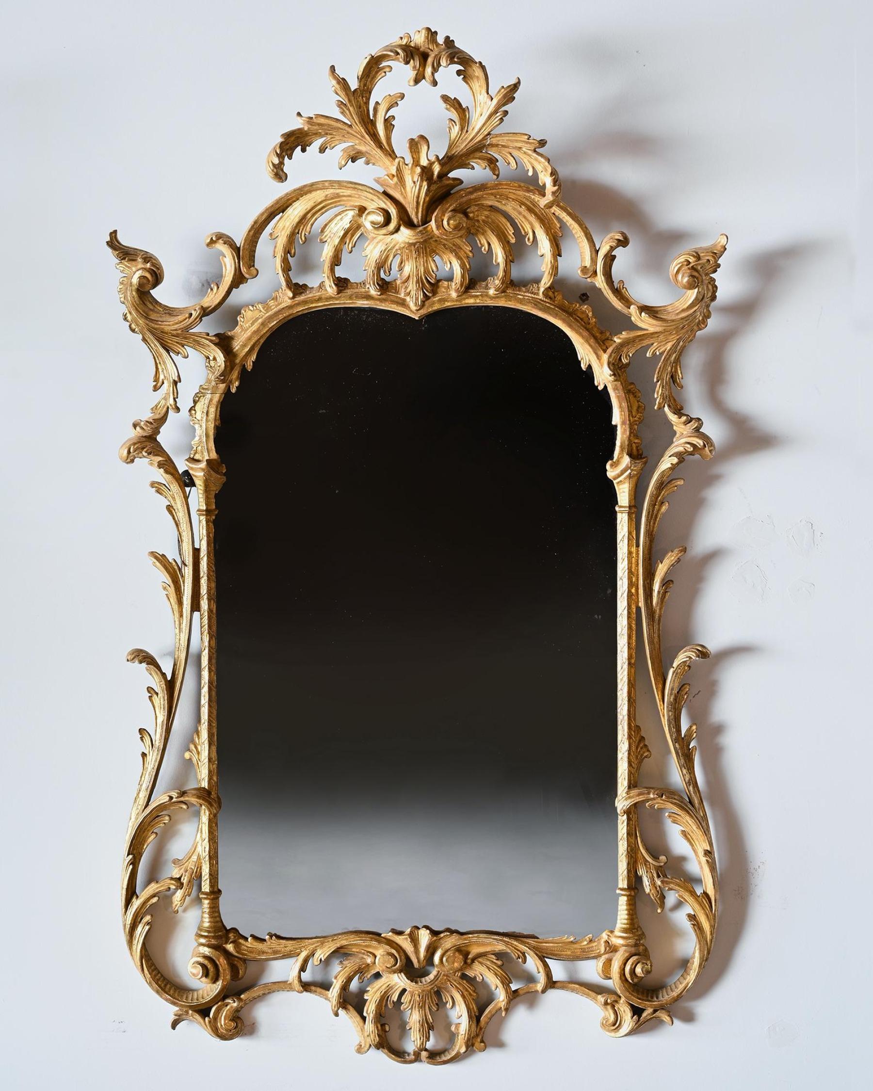 Une paire extrêmement fine de miroirs en bois doré de la fin du 19e siècle / début du 20e siècle dans le style rococo tardif de John Linnell.

Anglais vers 1900

Les miroirs sont de belles proportions et conservent leur dorure et leurs plaques