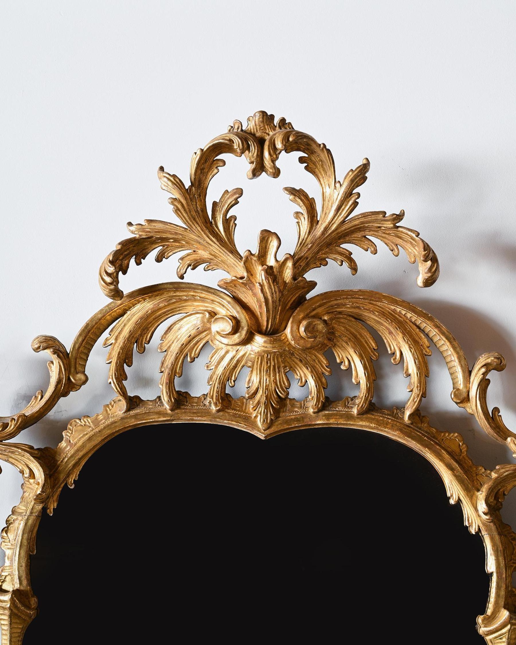 Anglais Paire de miroirs en bois doré de style rococo de la fin du XIXe siècle