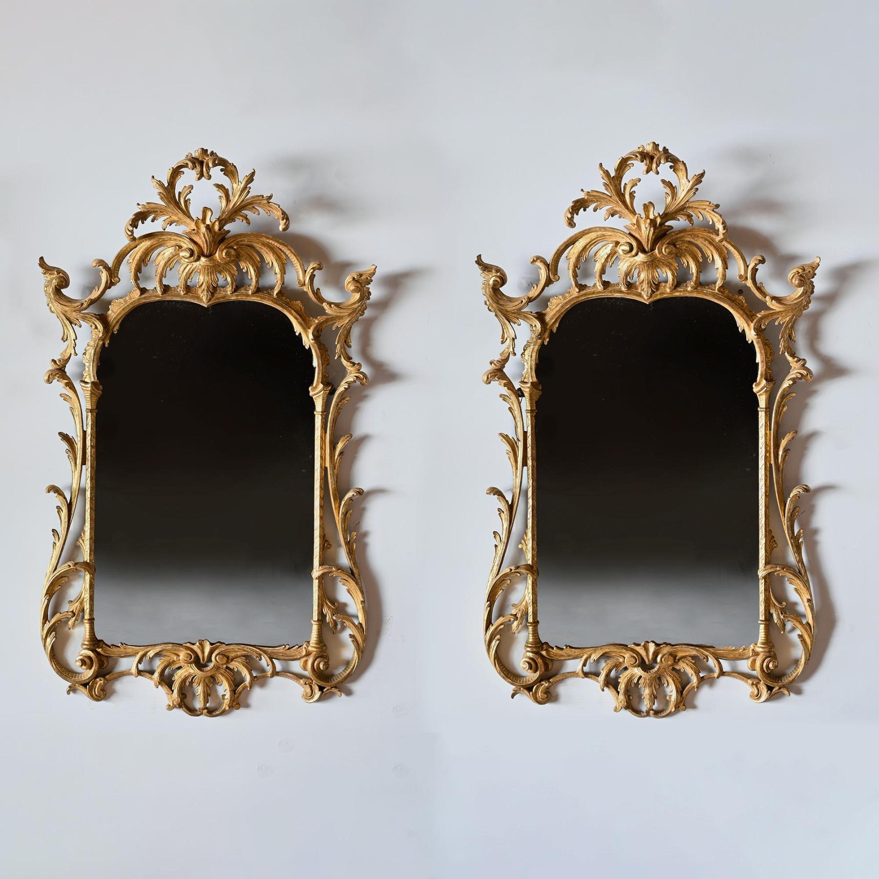 Début du 20ème siècle Paire de miroirs en bois doré de style rococo de la fin du XIXe siècle