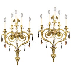 Fino par de candelabros de cinco luces de bronce dorado y cristal francés de finales del siglo XIX