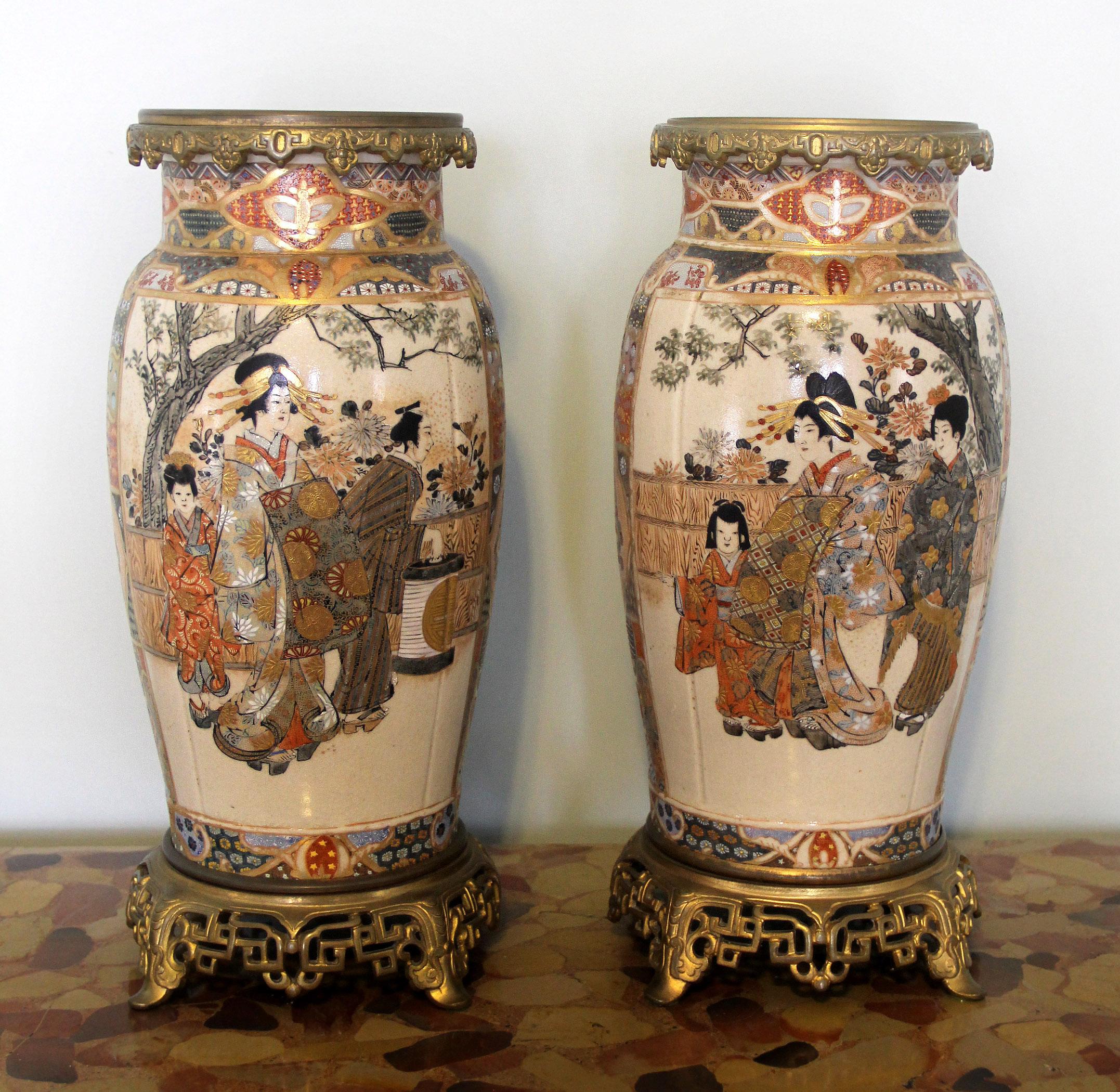 Feines Paar vergoldeter Bronze- und japanischer Satsuma-Porzellanvasen aus dem späten 19. Jahrhundert (Belle Époque) im Angebot
