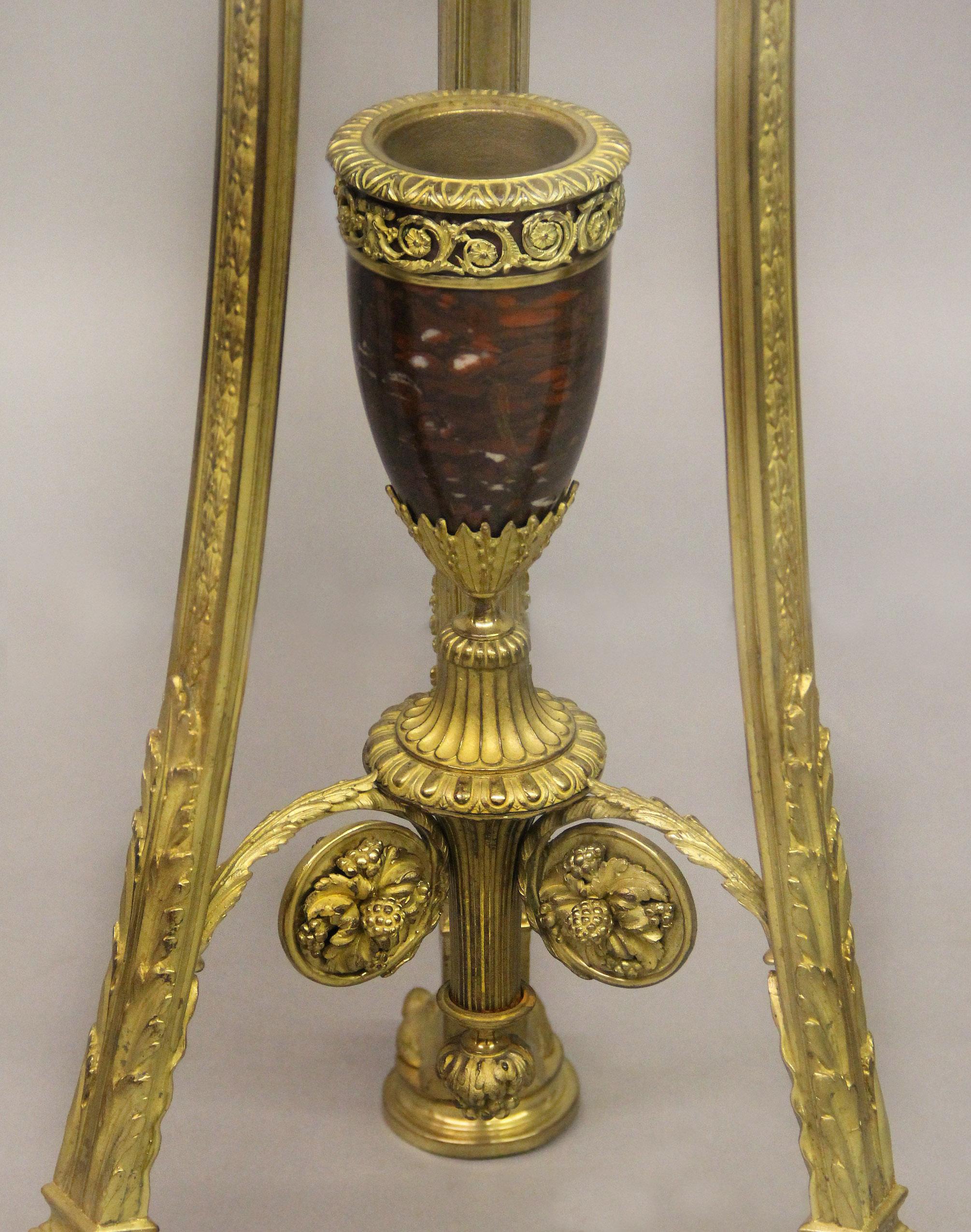 Feines Paar Jardinieres aus vergoldeter Bronze und Marmor aus Napoleon III.-Periode aus dem späten 19. Jahrhundert (Vergoldet) im Angebot