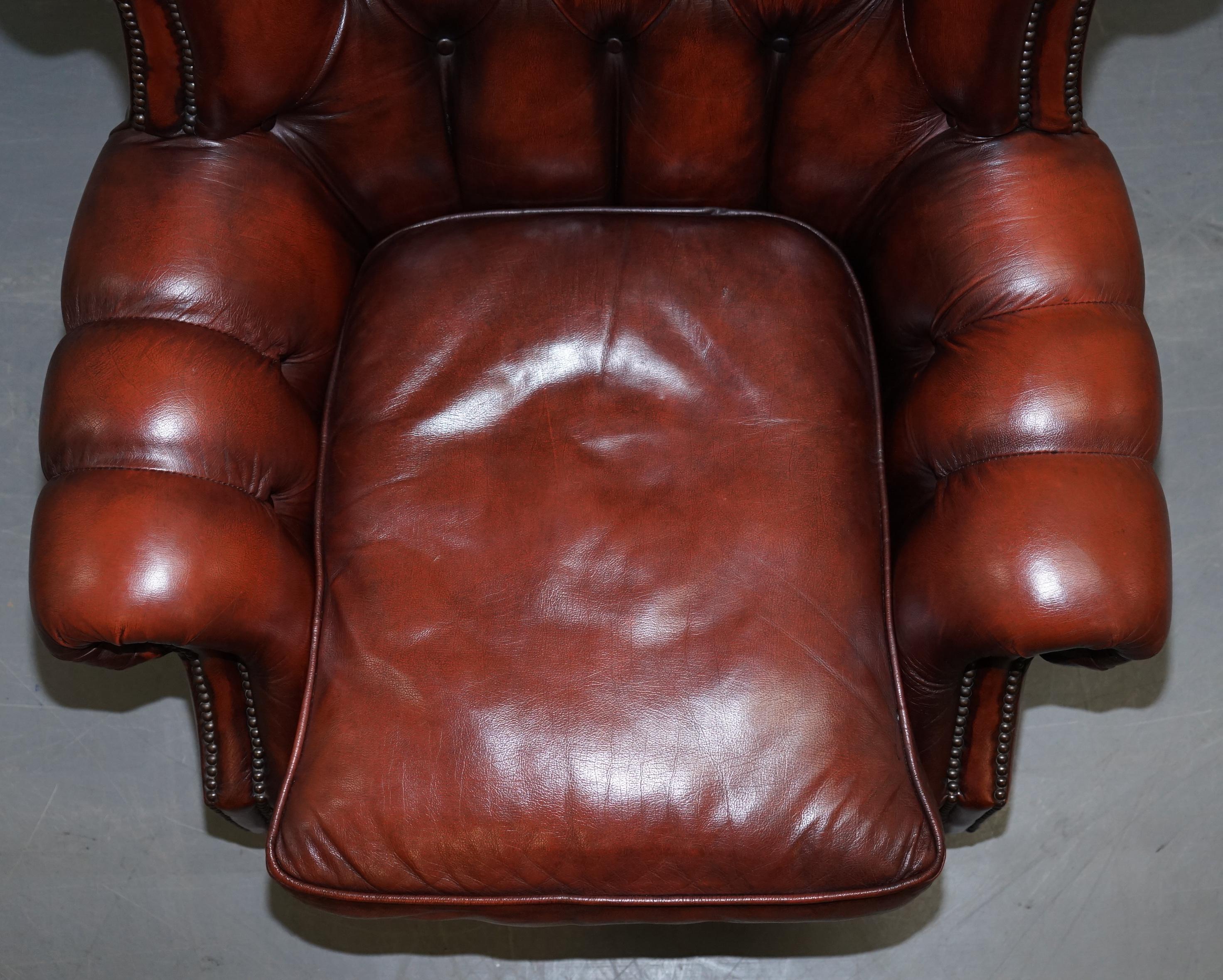Fine Pair of Made in England Winchester Oxblood Leather Chesterfield Armchairs 12