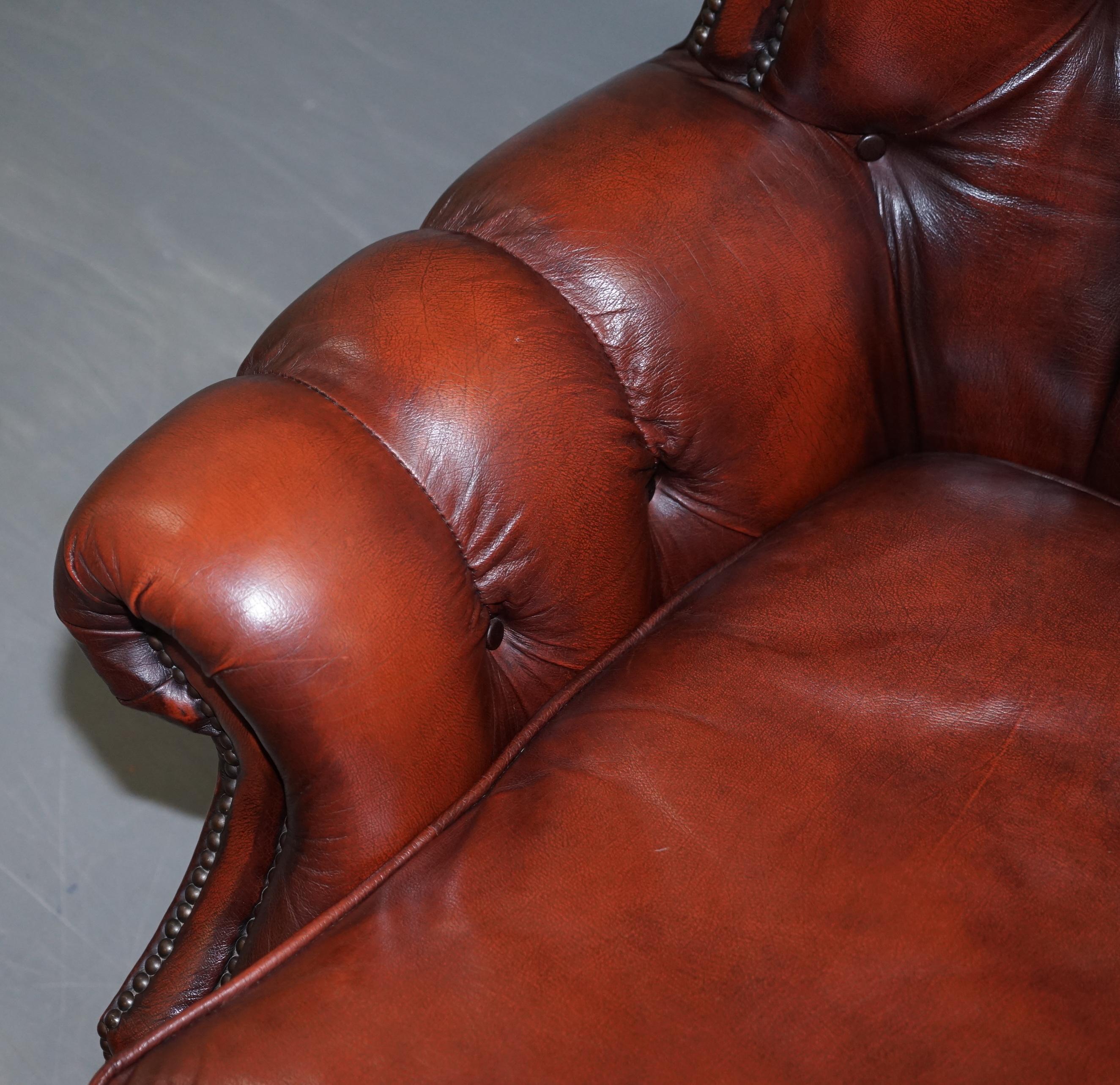 Fine Pair of Made in England Winchester Oxblood Leather Chesterfield Armchairs 12