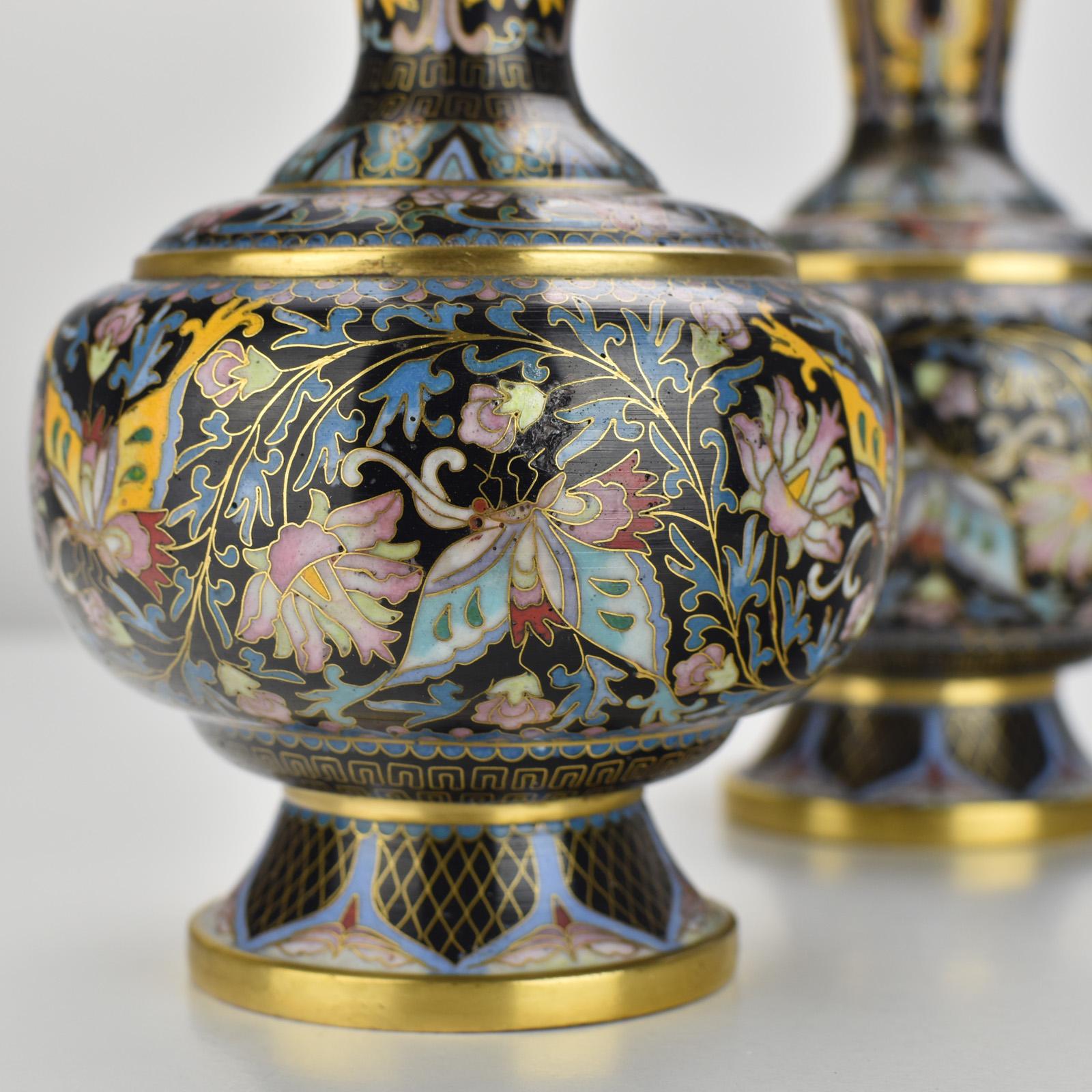 Fine Pair of Mirrored Gilt Cloisonne Enamel Butterfly Vases China For Sale 1