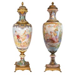 Paire de vases monumentaux de Sèvres et montés en bronze doré par Fuchs