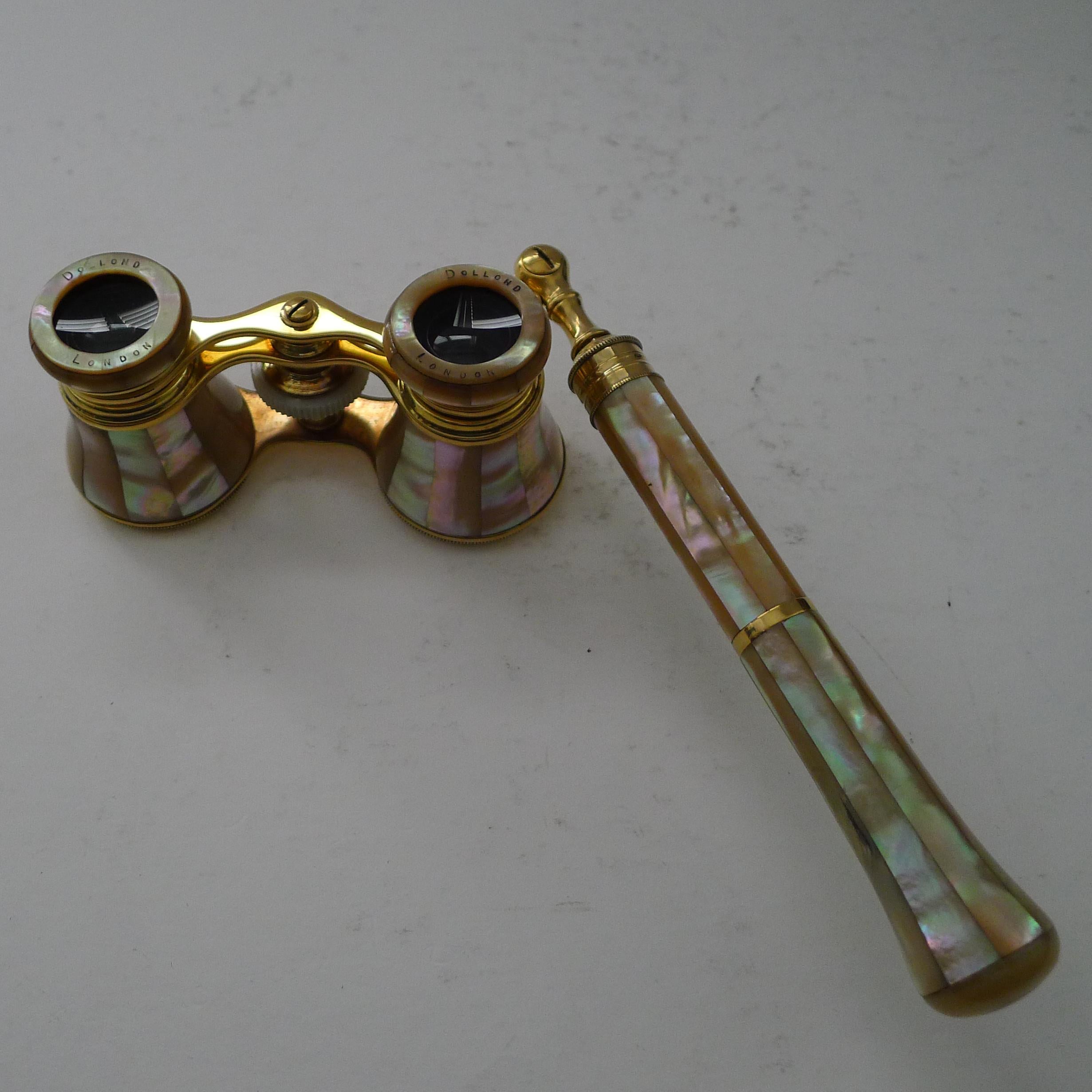 Fine Pair of Mother of Pearl Opera Glasses by Dolland, London In Good Condition For Sale In Bath, GB