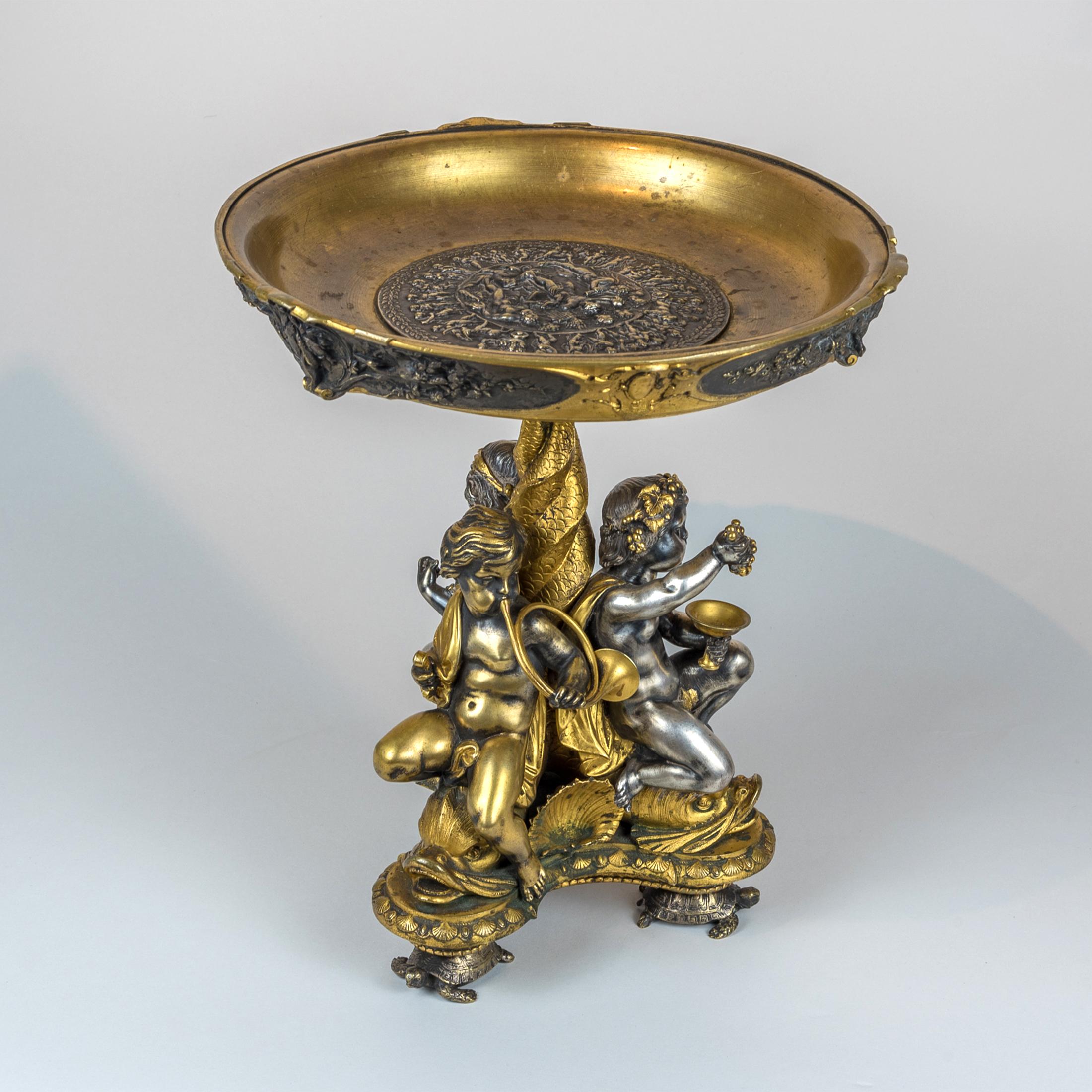 Fina Pareja de Cerillas de Calidad de Tazza Figurada de Bronce Plateado y Dorado de Napoleón III siglo XIX en venta