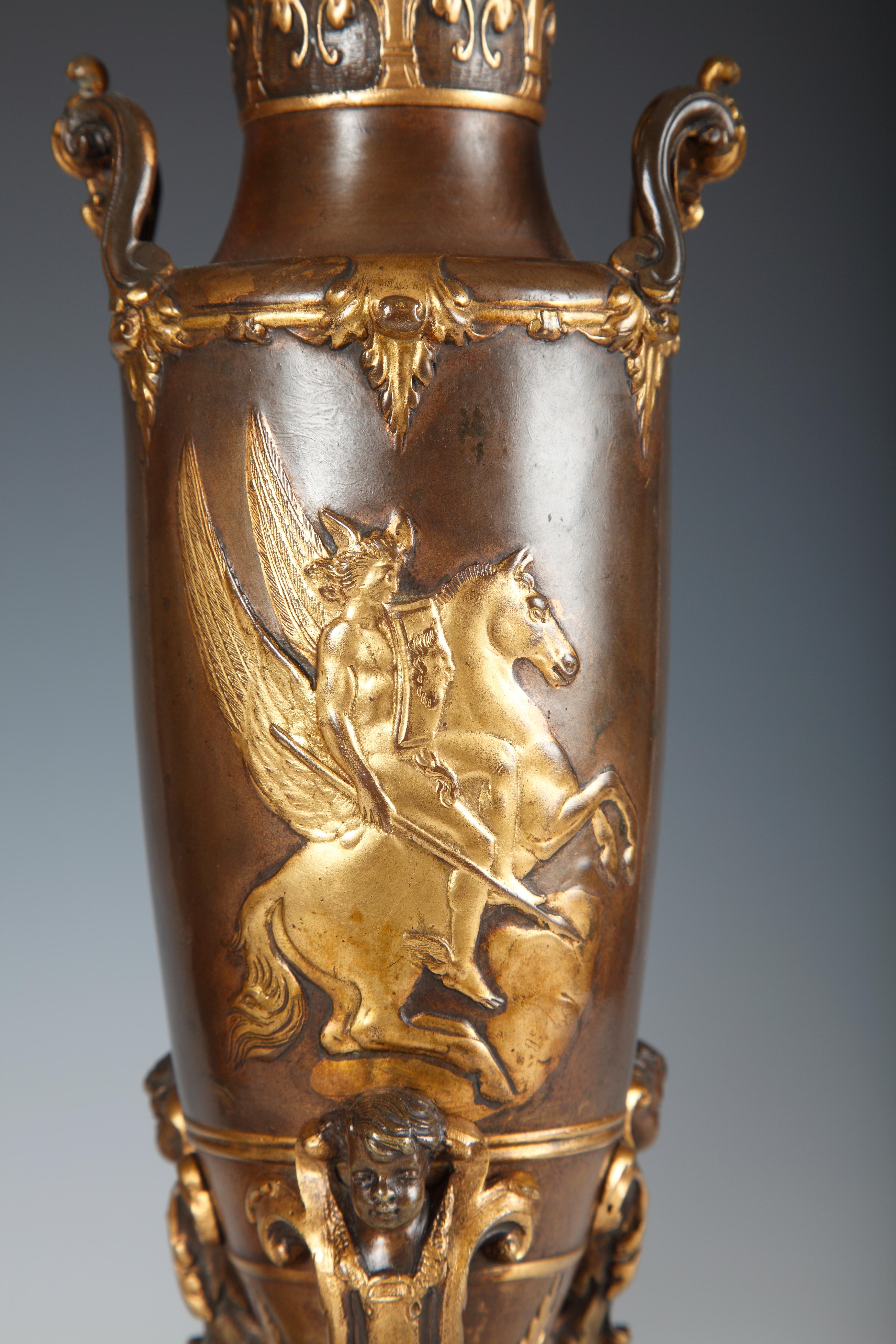 Doré Paire de vases-bougeoirs néo-grecs attribués à Barbedienne et Levillain, vers 1880 en vente