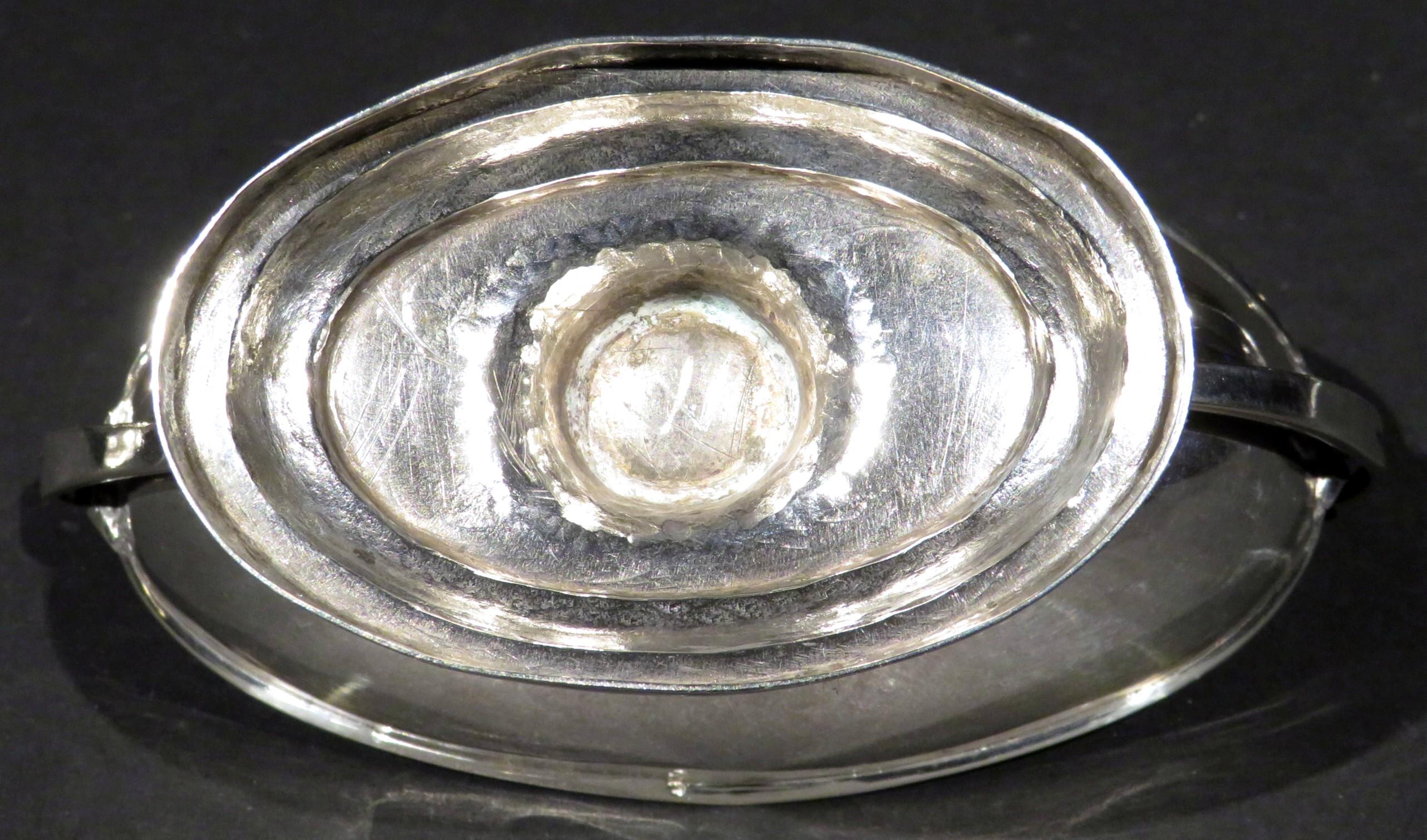 Fino par de saleros dobles alemanes de plata de inspiración neoclásica, hacia 1830 en venta 2