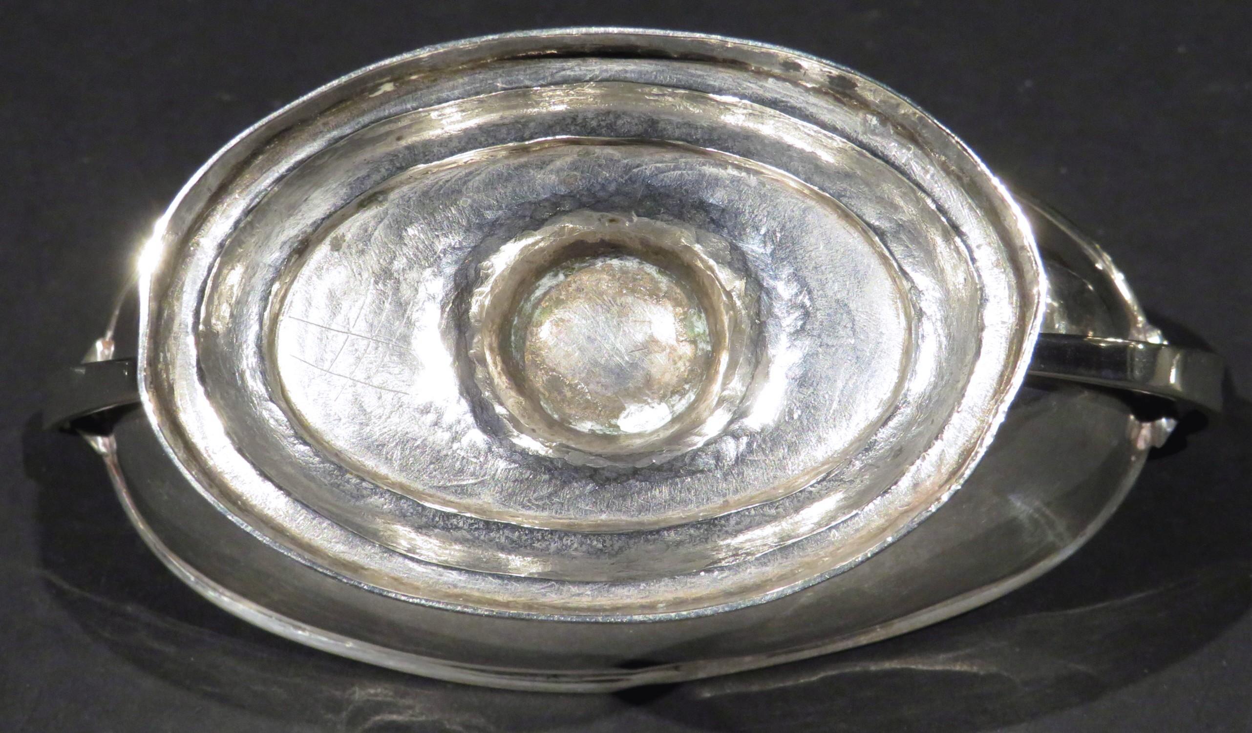 Fino par de saleros dobles alemanes de plata de inspiración neoclásica, hacia 1830 en venta 3