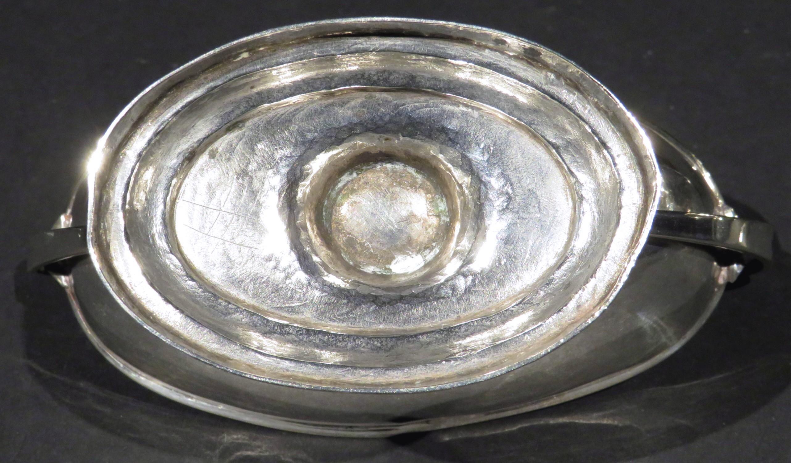 Paire de salières à double bouilloire en argent d'inspiration néoclassique allemande, vers 1830 en vente 3