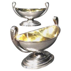 Raffinata coppia di saliere doppie in argento tedesco di ispirazione neoclassica, circa 1830
