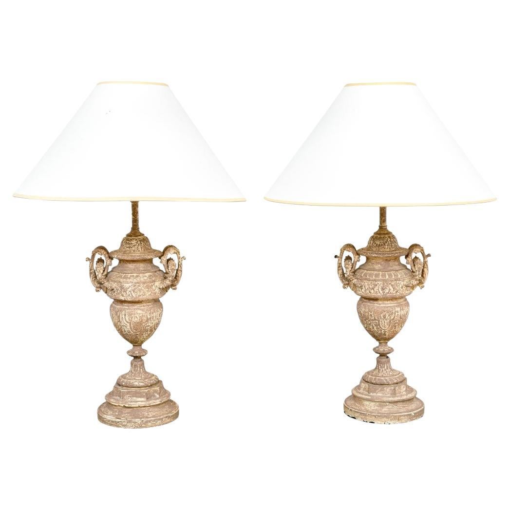 Belle paire de  Lampes de table en forme d'urne de style néoclassique