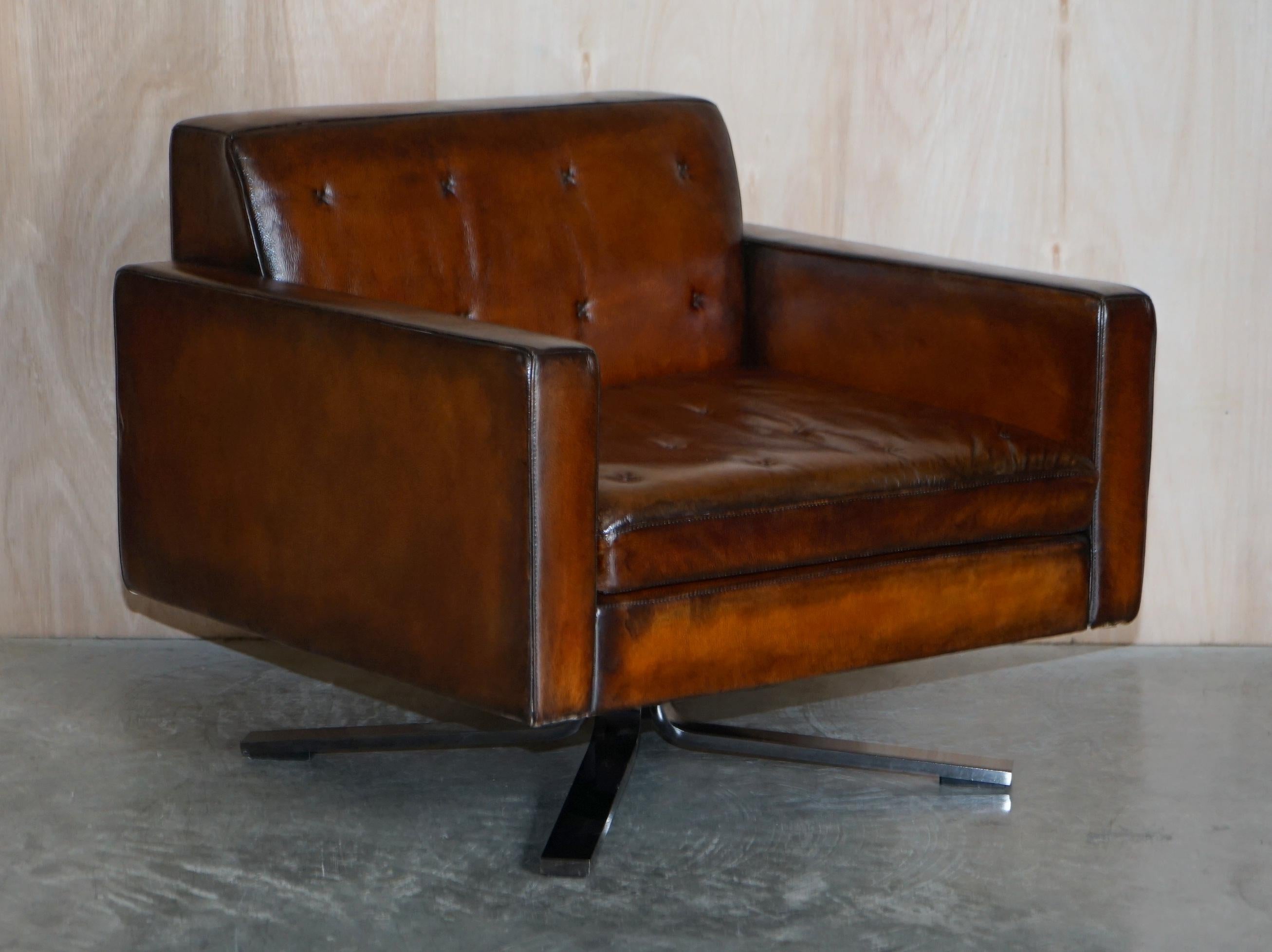 We are delighted to offer this exceptional one of a kind pair of hand dyed Cigar Brown leather Jean-Marie Massaud for Poltrona Frau, Kennedee swivel armchairs

These chairs are just about the finest (and heaviest) swivel armchairs I have ever sat