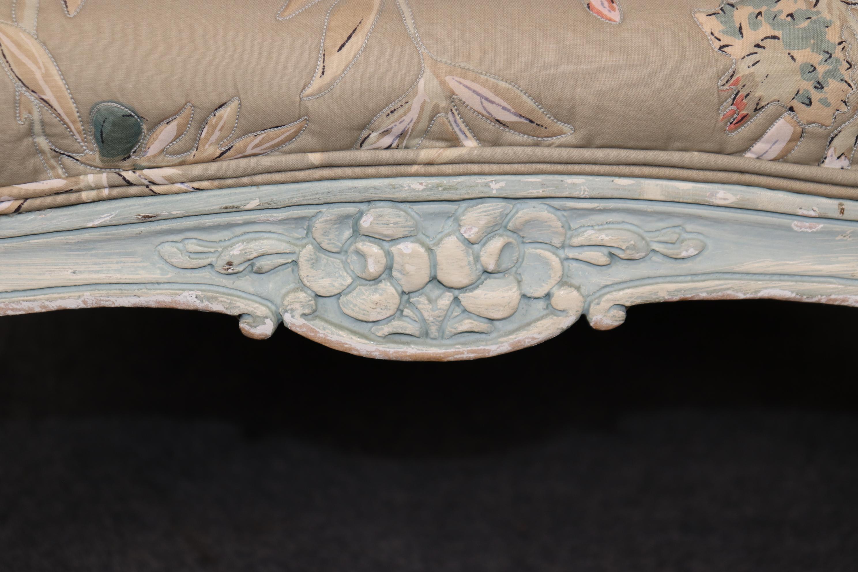 Paire de chaises de style Louis XV, décorées à la peinture, de style Marquis Bergere en vente 7