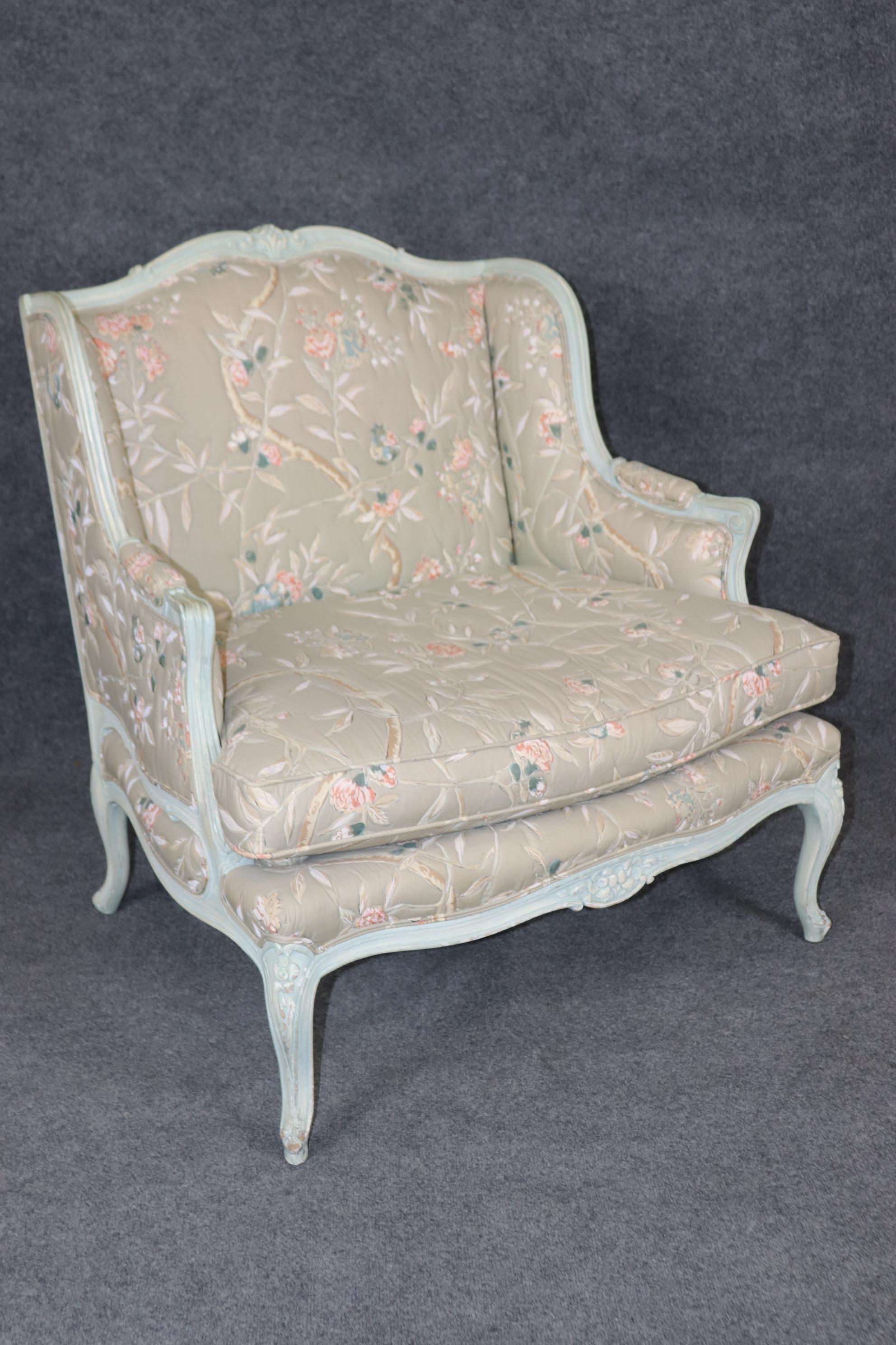 Paire de chaises de style Louis XV, décorées à la peinture, de style Marquis Bergere en vente 1