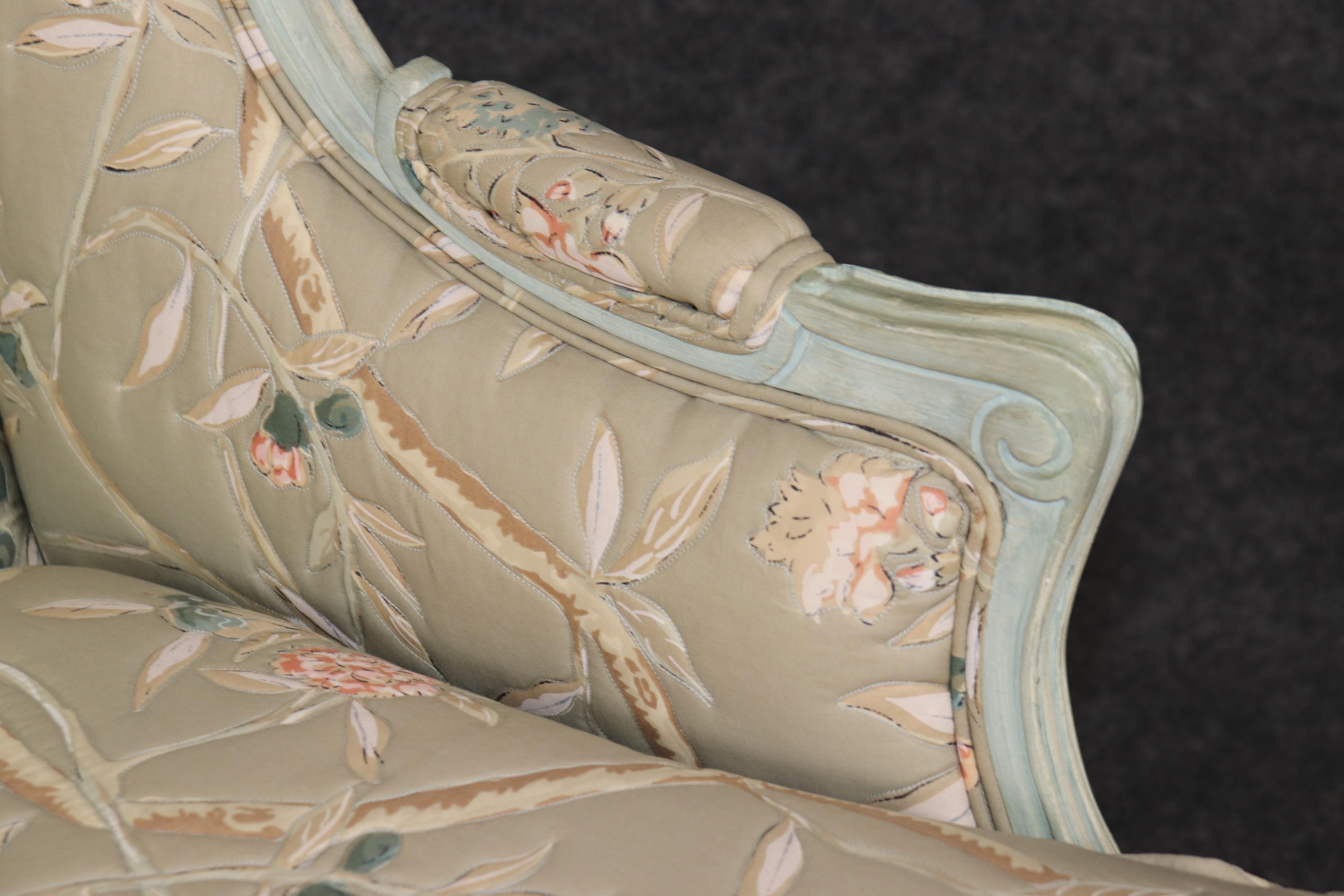 Paire de chaises de style Louis XV, décorées à la peinture, de style Marquis Bergere en vente 3