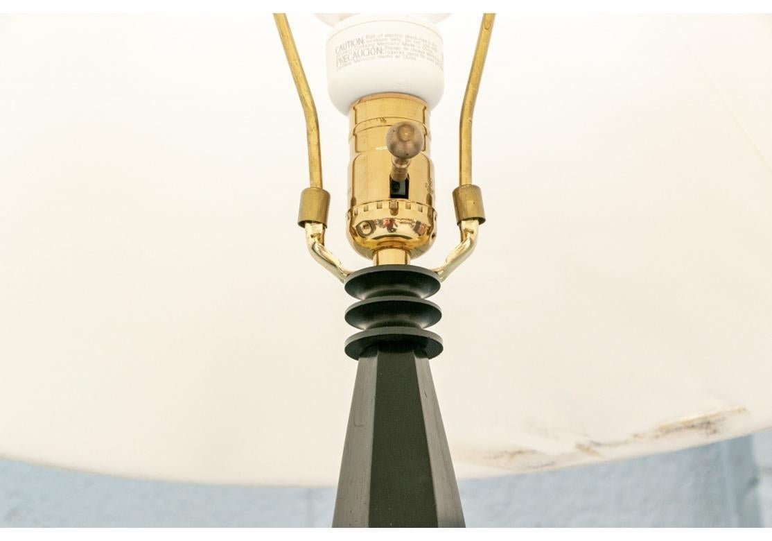 XXI secolo e contemporaneo Coppia di lampade da terra in bronzo patinato di Jamie Young in vendita