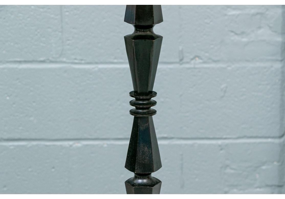 Paire de lampadaires en bronze patiné de Jamie Young en vente 1