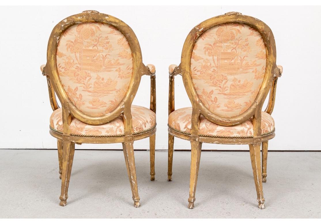 Feines Paar geschnitzte und vergoldete Sessel aus der Zeit von Georg III im Angebot 3