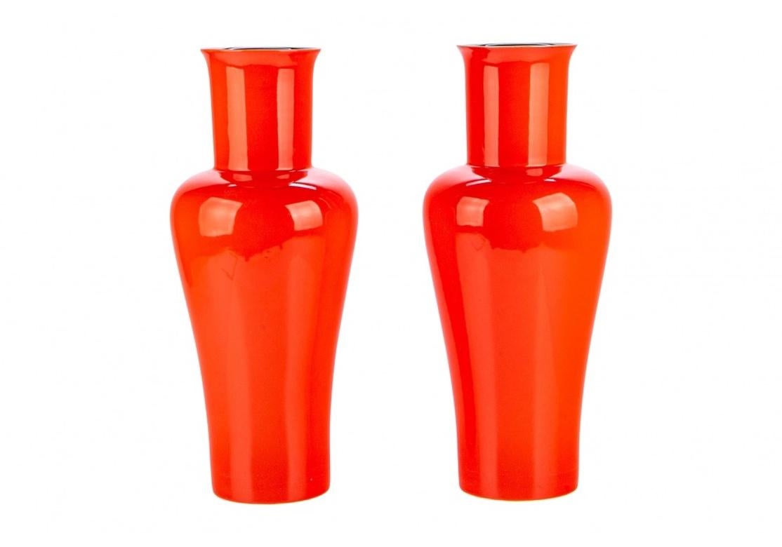 XXIe siècle et contemporain Belle paire de  Vases porcelaine émaillée rouge  en vente