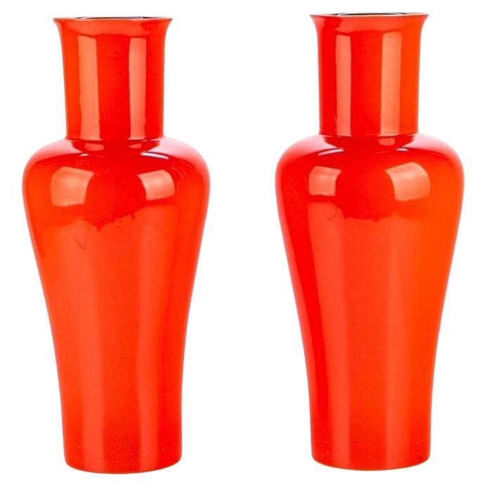 Belle paire de  Vases porcelaine émaillée rouge 
