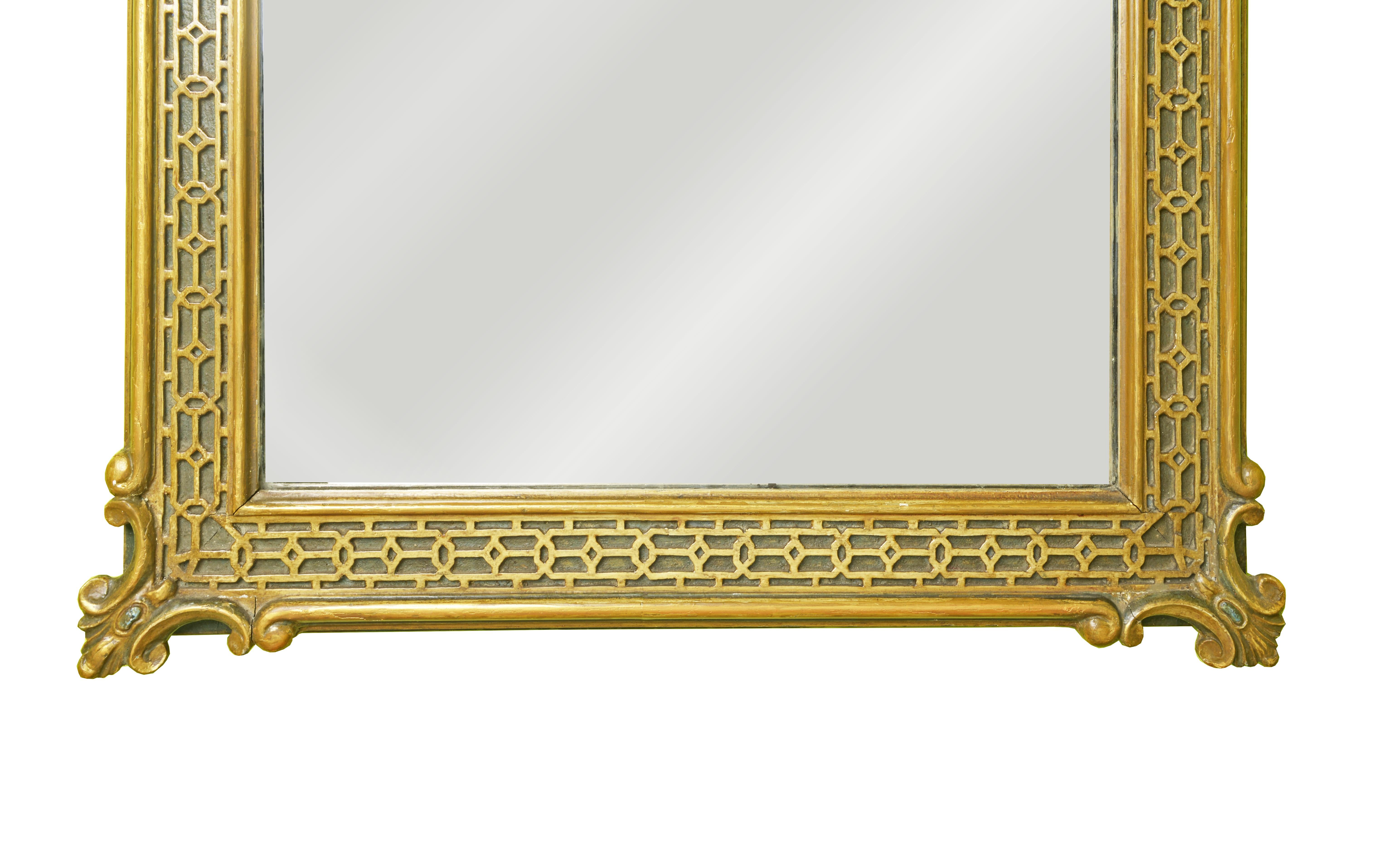 Regency Paire de miroirs d'embarcadère dorés et peints de style Régence, dans le style du Brighton Pavilion en vente