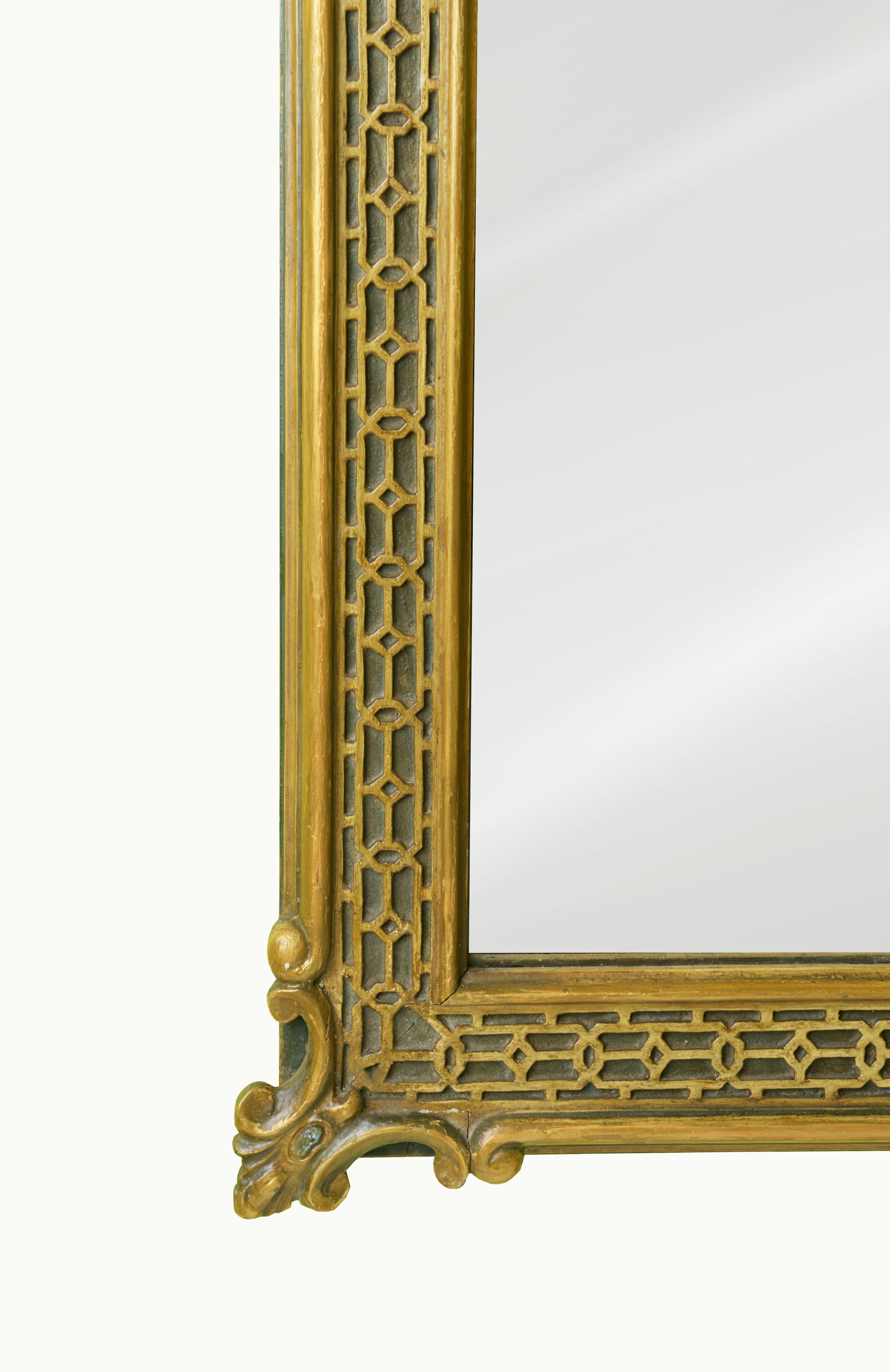 Anglais Paire de miroirs d'embarcadère dorés et peints de style Régence, dans le style du Brighton Pavilion en vente
