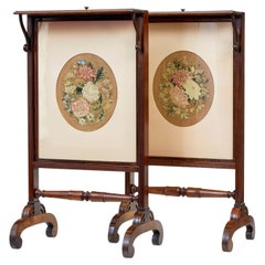 Paire de pare-étincelles de cheminée Regency en tapisserie de palissandre