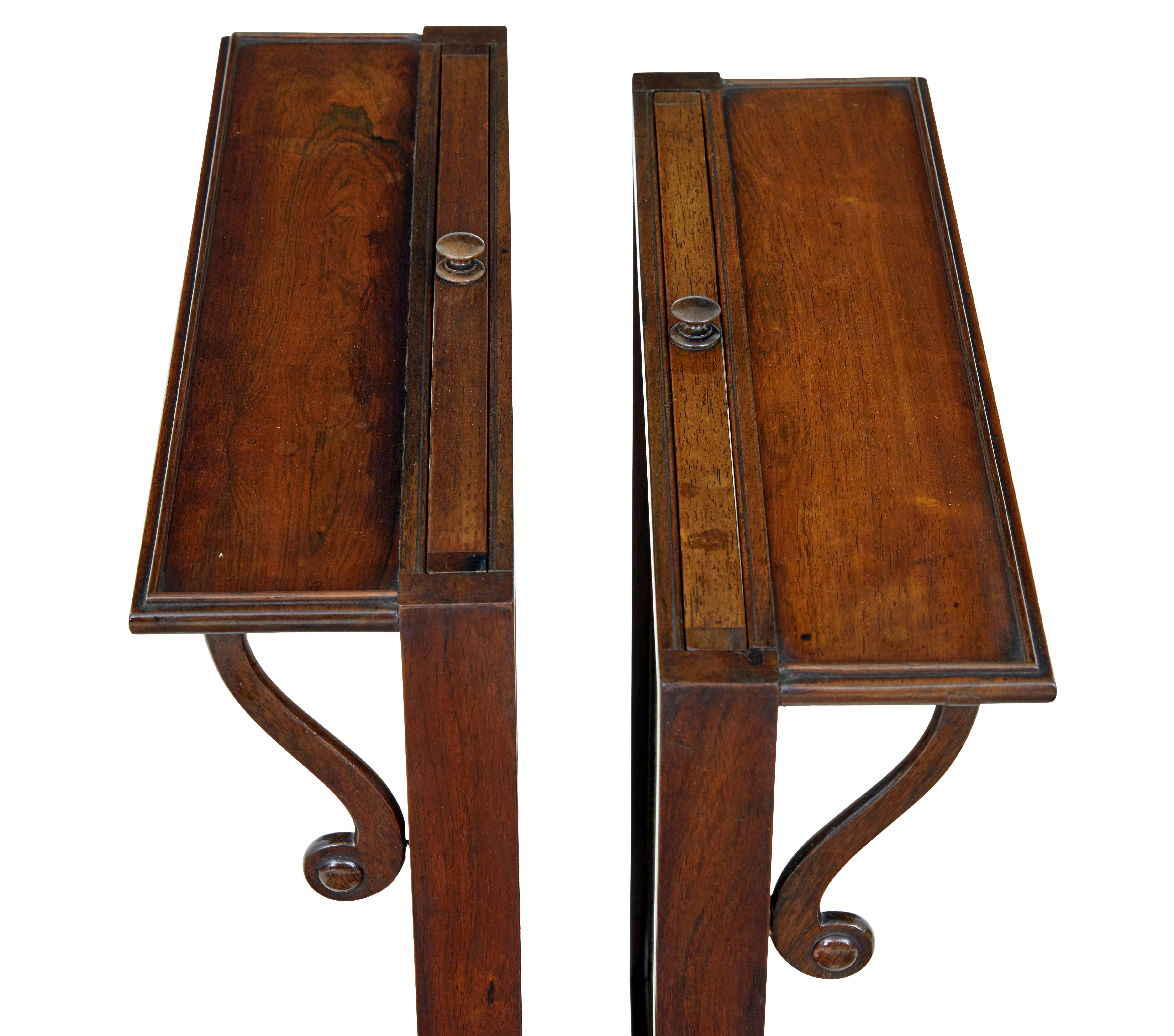 Feines Paar Palisander-Kaminschirme aus der Regency-Zeit um 1820.

Ein schönes Stück Design des frühen 19. Jahrhunderts. Die Schirme halten durch Reibung und sind verstellbar. Auffälliger Palisander mit guter Farbe und Patina.  Sie sind selten in