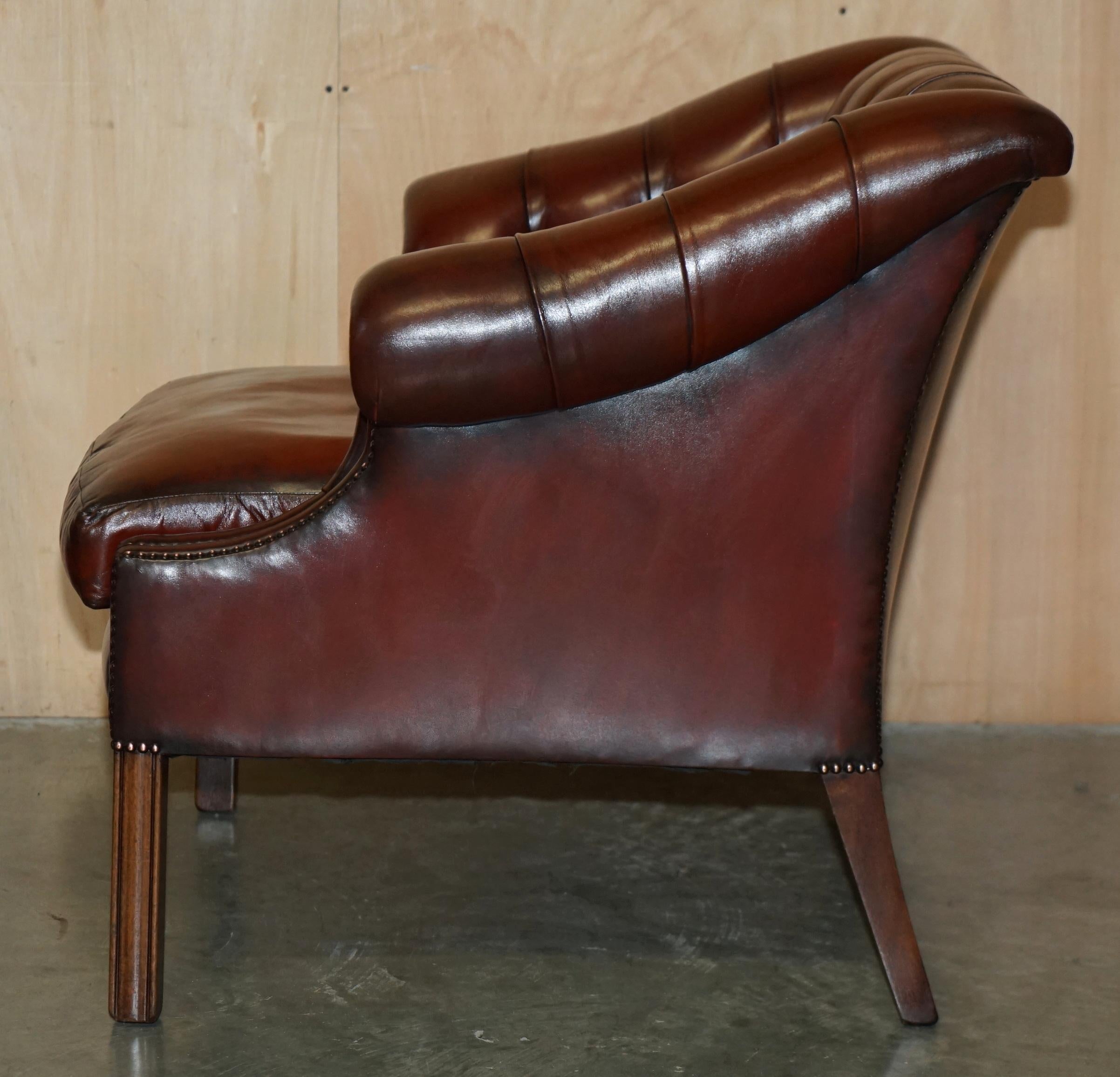 UN BEL PAIO DI POLTRONE DA CLUB IN PELLE MARRONE RESTAURATE DI CHEsterfield LUTYENS VICEROY in vendita 5