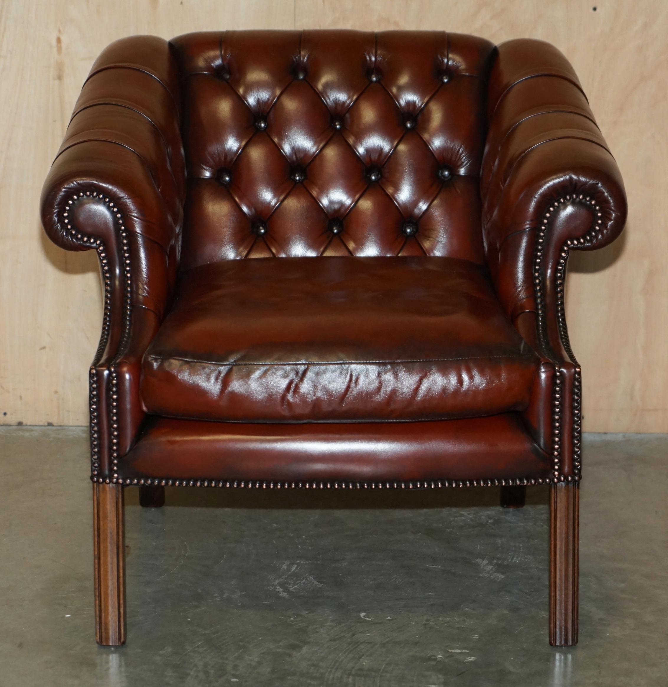 UN BEL PAIO DI POLTRONE DA CLUB IN PELLE MARRONE RESTAURATE DI CHEsterfield LUTYENS VICEROY in vendita 7