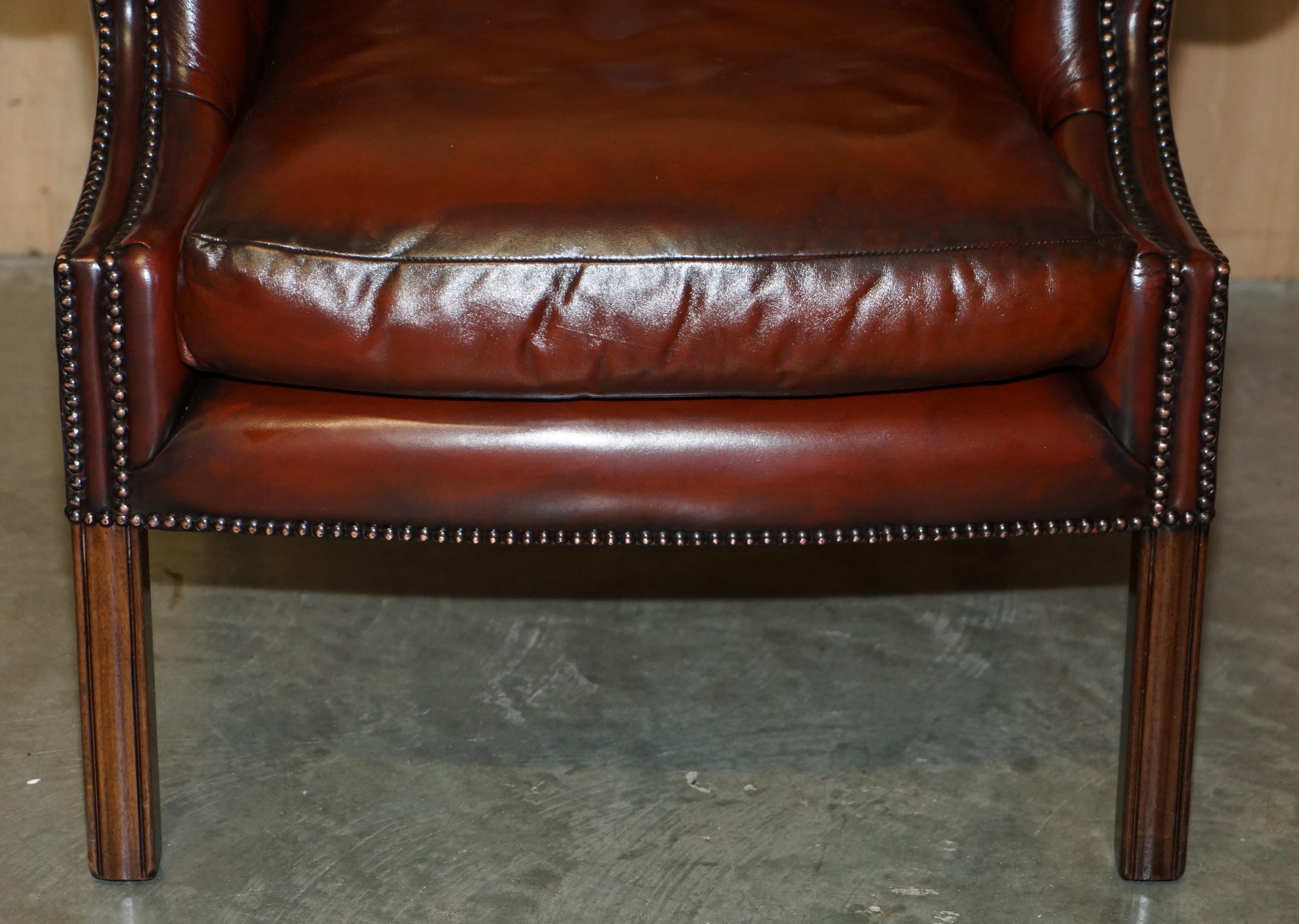 UN BEL PAIO DI POLTRONE DA CLUB IN PELLE MARRONE RESTAURATE DI CHEsterfield LUTYENS VICEROY in vendita 11