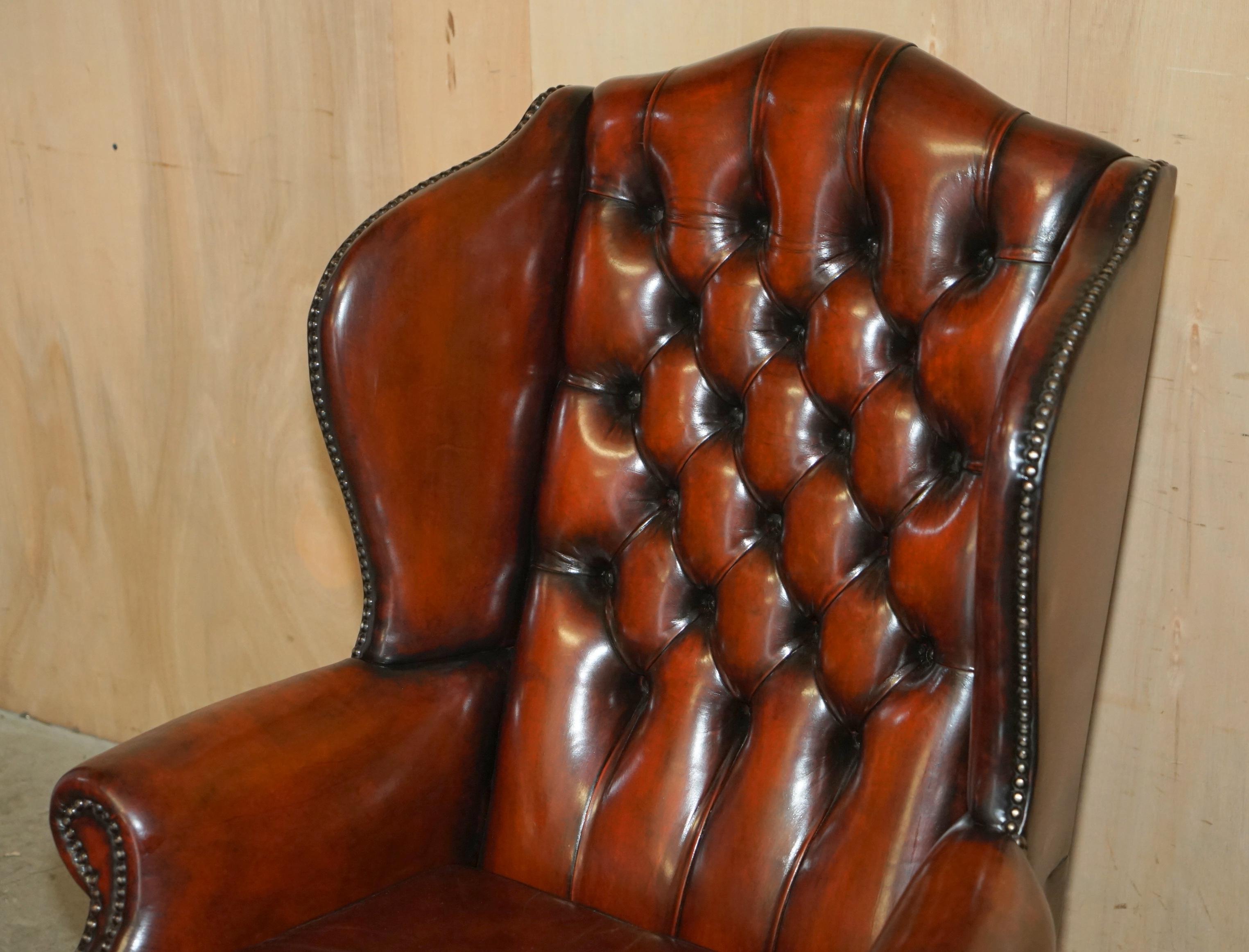 FINE PAIR OF RESTORED HAND DYED BORDEAUX LEATHER CHESTERFIELD WINGBACK ARMCHAIRs 9