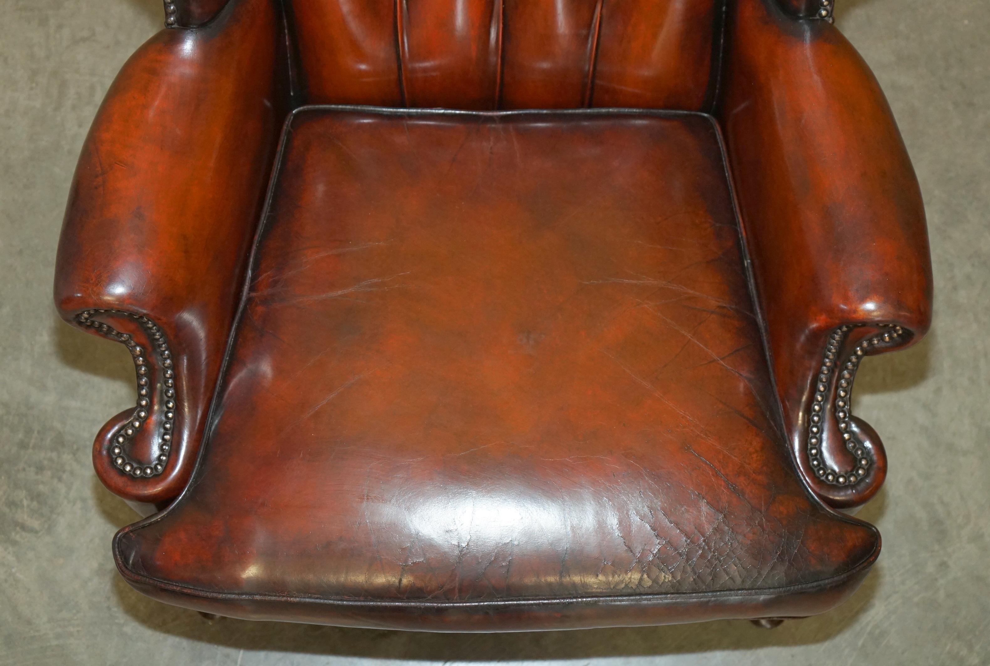 FINE PAIR OF RESTORED HAND DYED BORDEAUX LEATHER CHESTERFIELD WINGBACK ARMCHAIRs 11