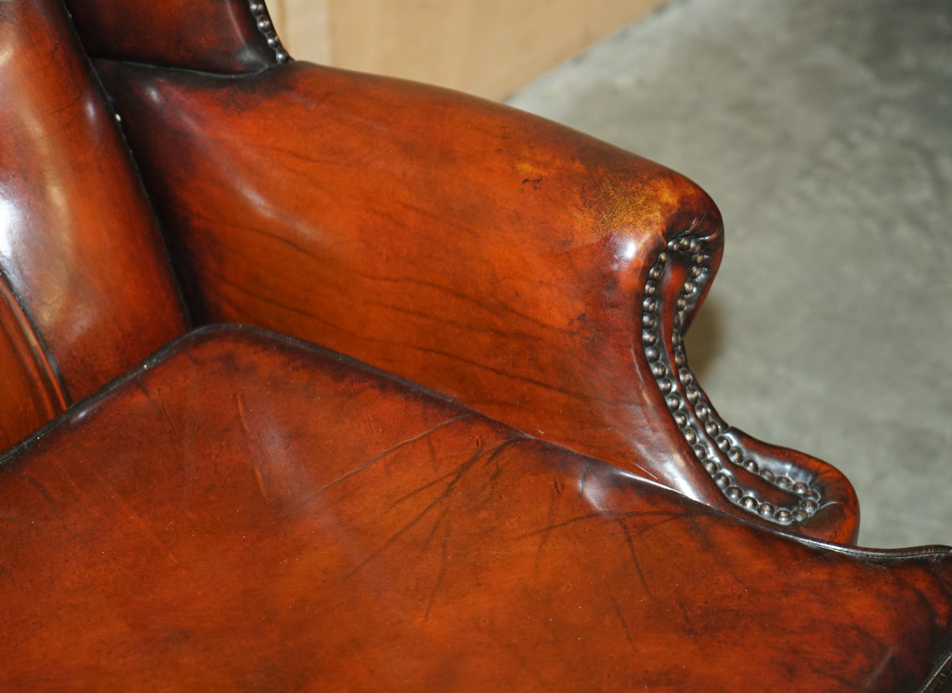 FINE PAIR OF RESTORED HAND DYED BORDEAUX LEATHER CHESTERFIELD WINGBACK ARMCHAIRs 1