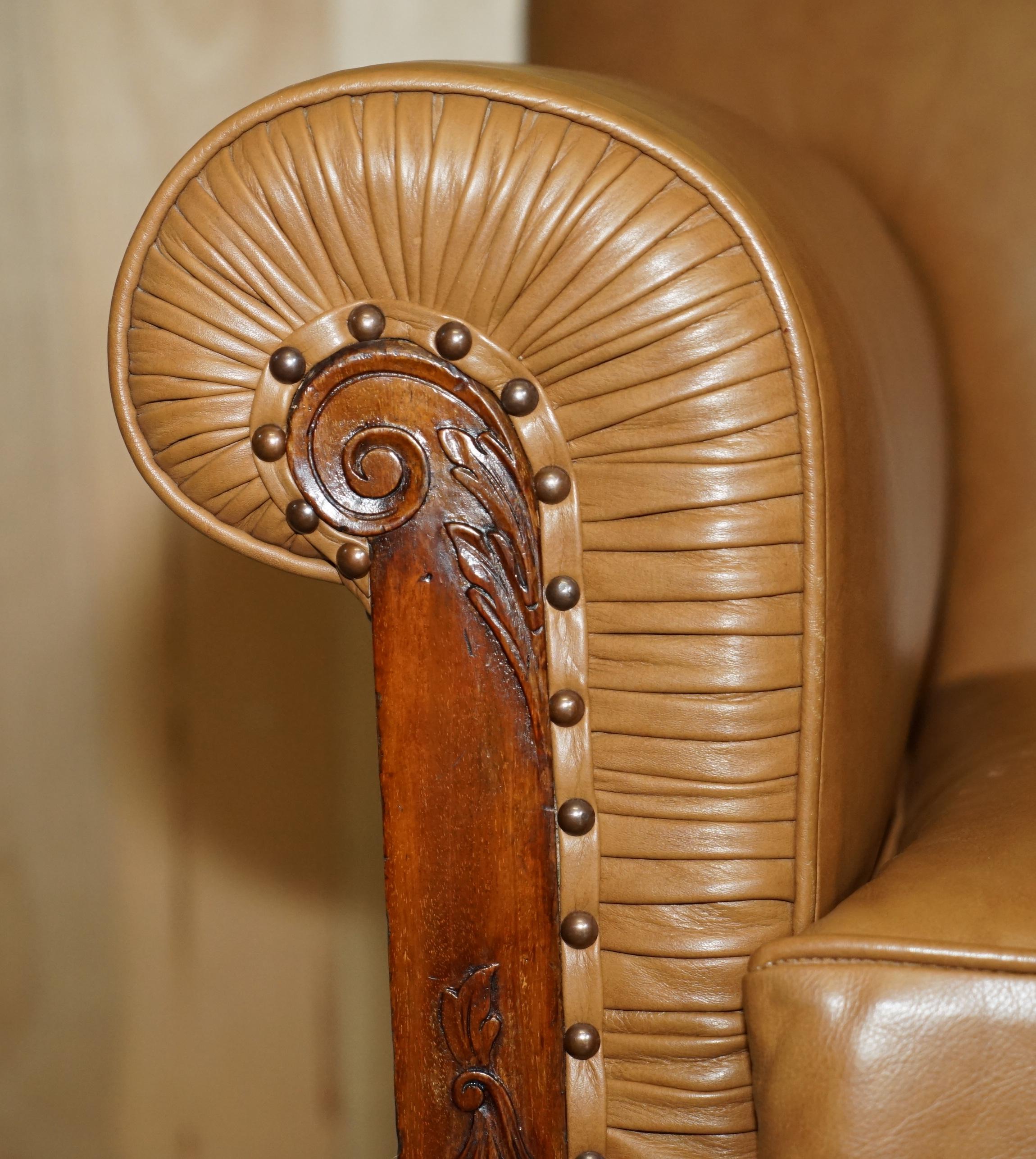 UN BEL PAIO DI POLTRONE VICTORIANE RESTAURATE CON PIEDI A CLAW & BALL IN PELLE MARRONE COGNATICA in vendita 10