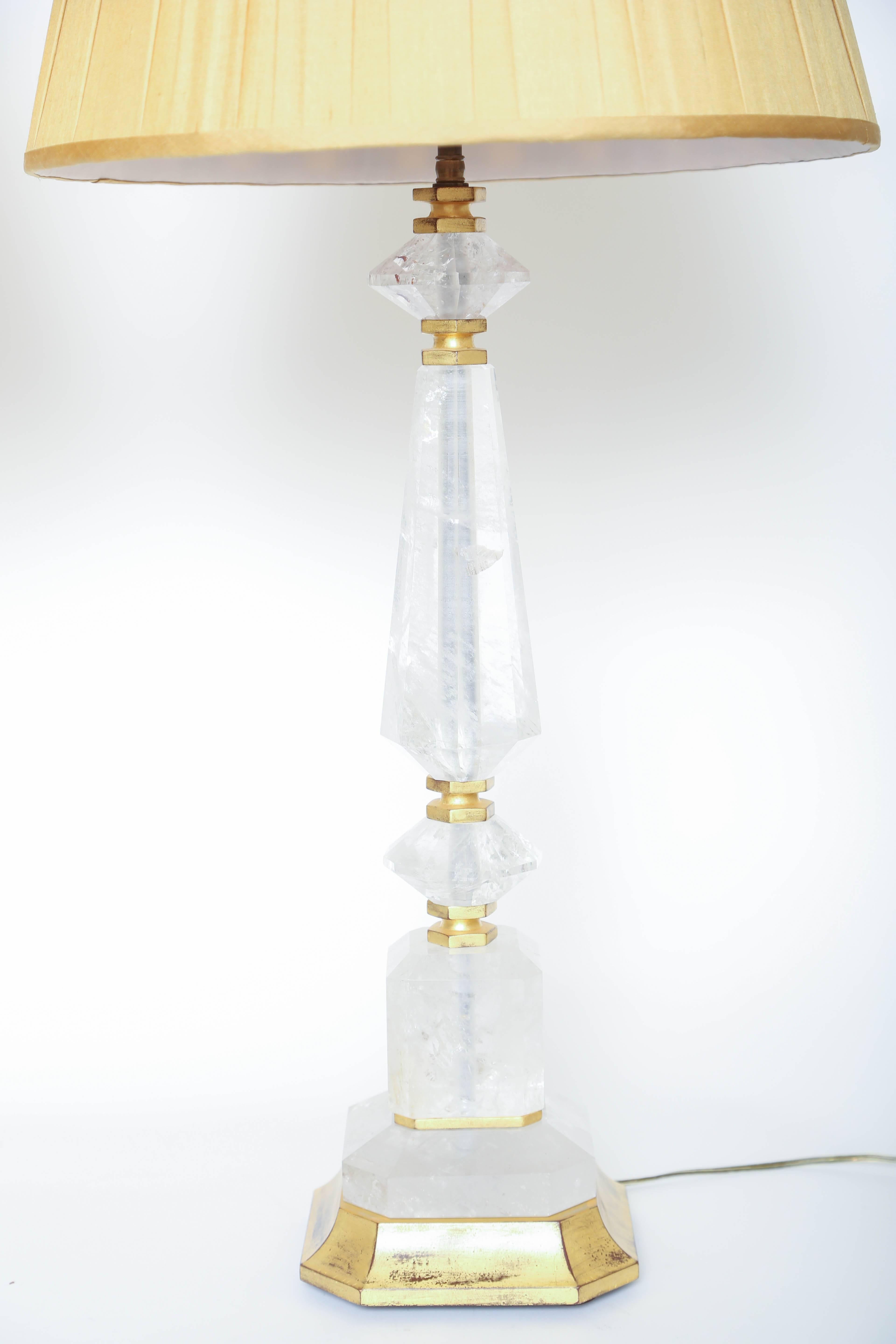 Lampen aus Bergkristall und vergoldetem Holz, Paar (Geschnitzt) im Angebot