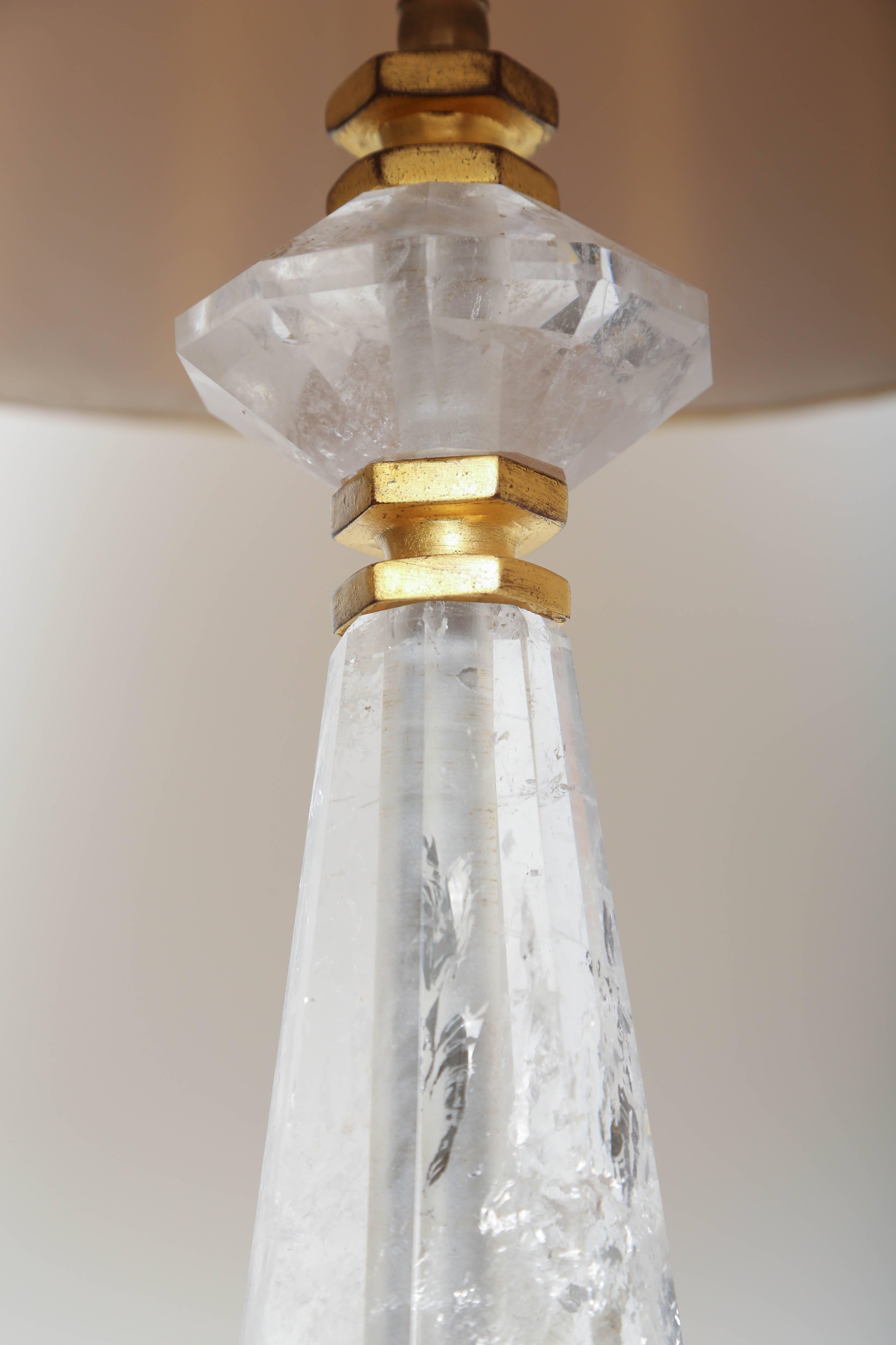 Fine Pair of Geometric-Shaped Rock Crystal and Giltwood Lamps (Shades separate) For Sale 2