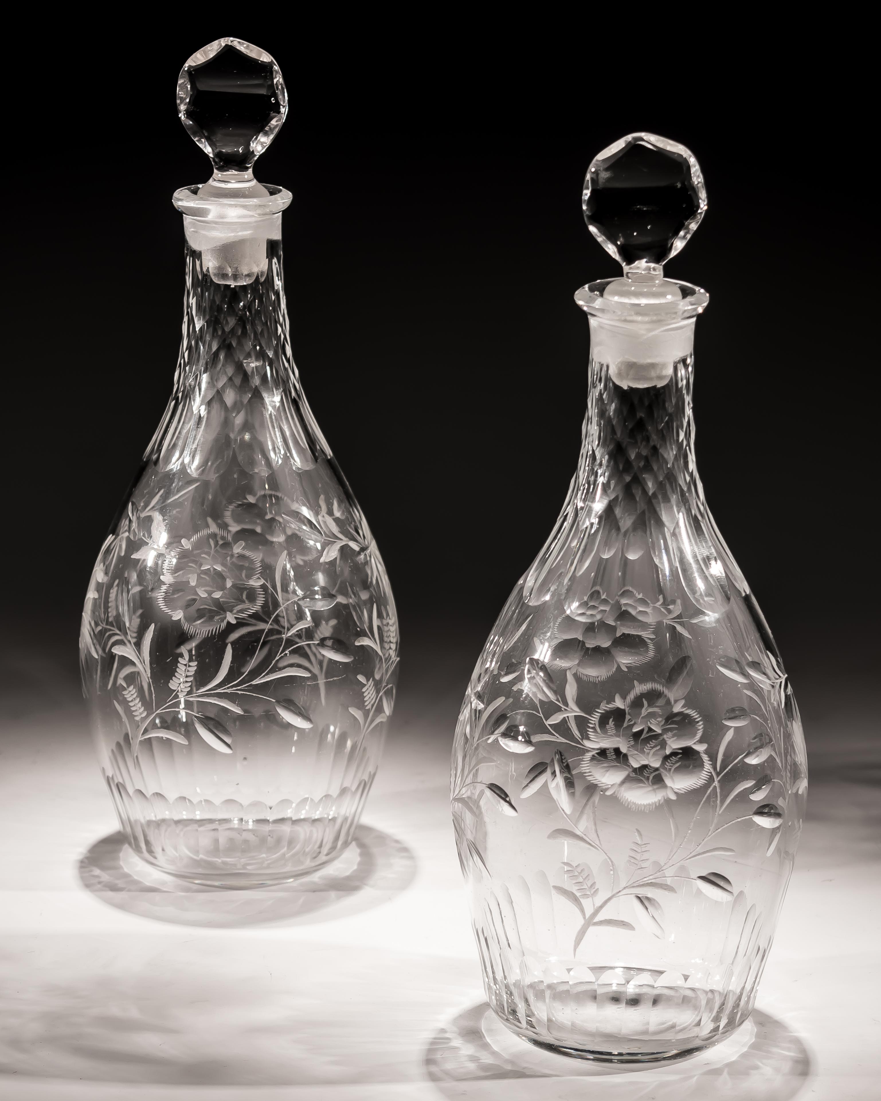 Fine Pair of Scale and Flute Cut Club Shaped Georgian Decanters In Excellent Condition For Sale In Steyning, West sussex