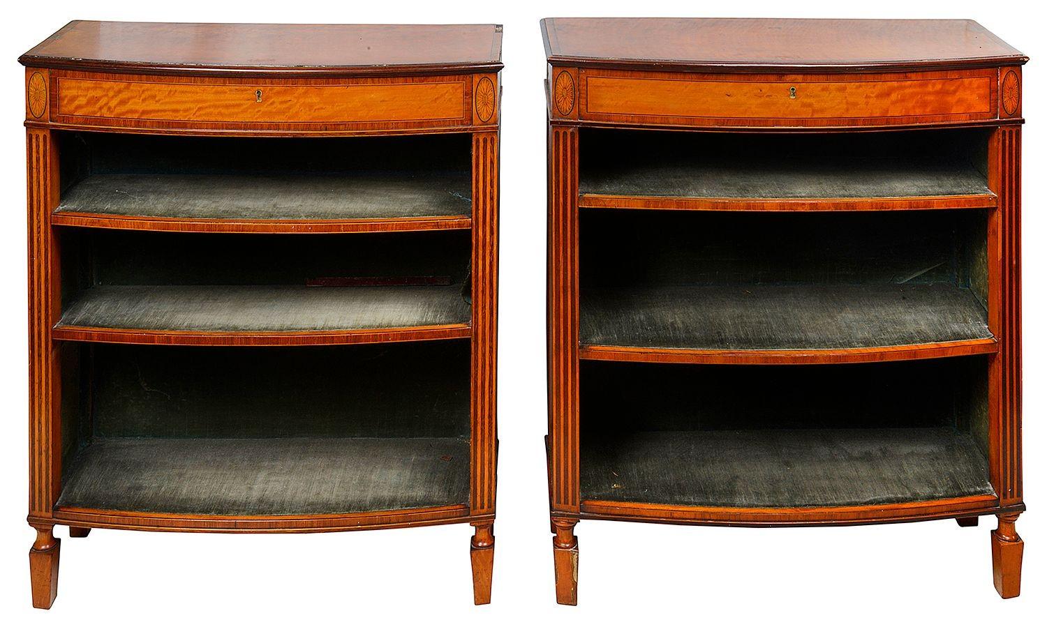 Coppia di librerie a giorno in legno di raso di Sheraton Revival, ciascuna con ripiani regolabili, i piani con fascia trasversale in palissandro e fregio in tinta con le ventole ovali alle due estremità.



Lotto 85 62100. SNTKZ